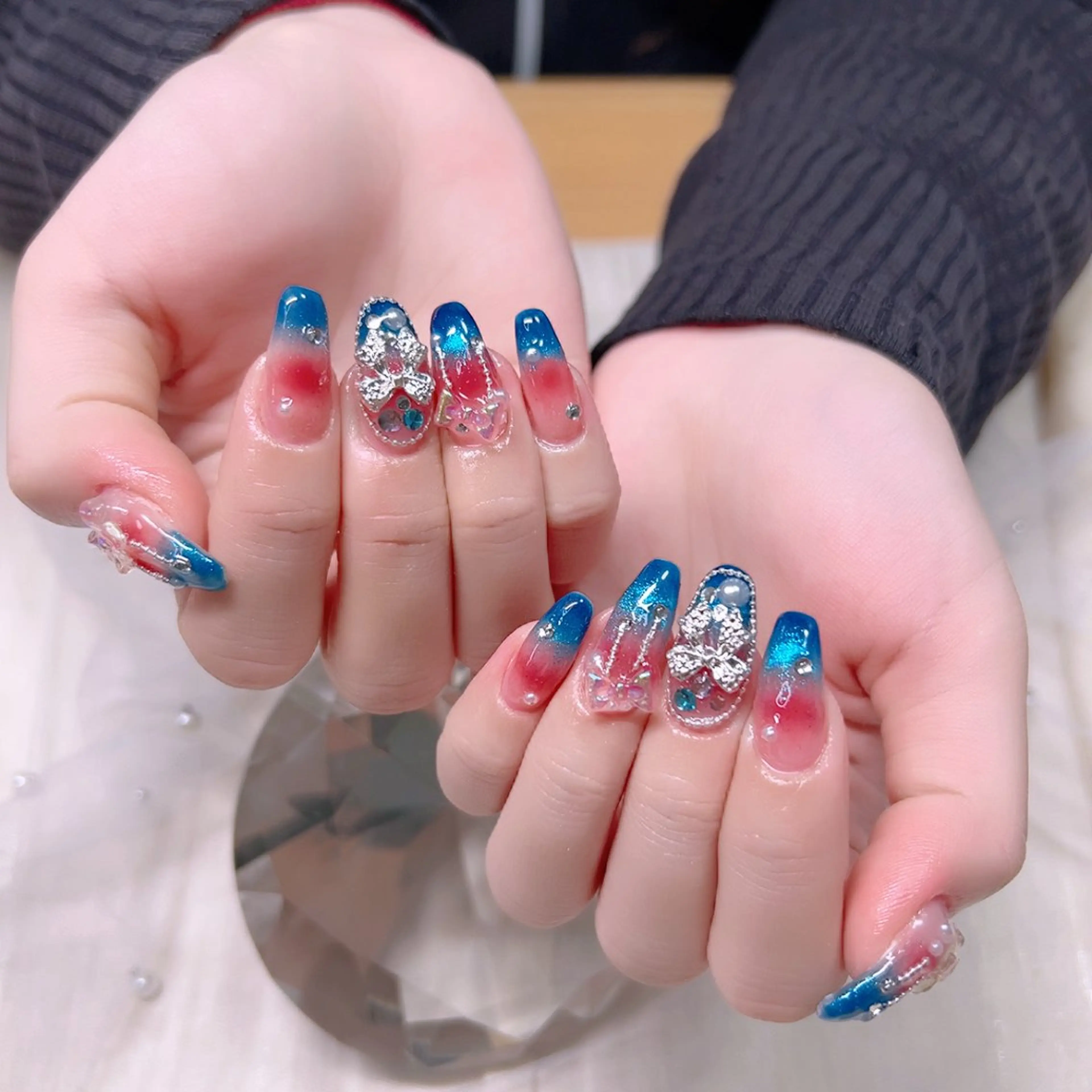 ネイル チークネイル キラキラネイル マグネットネイル ぷっくりネイル Cute Tips nailのネイルデザイン