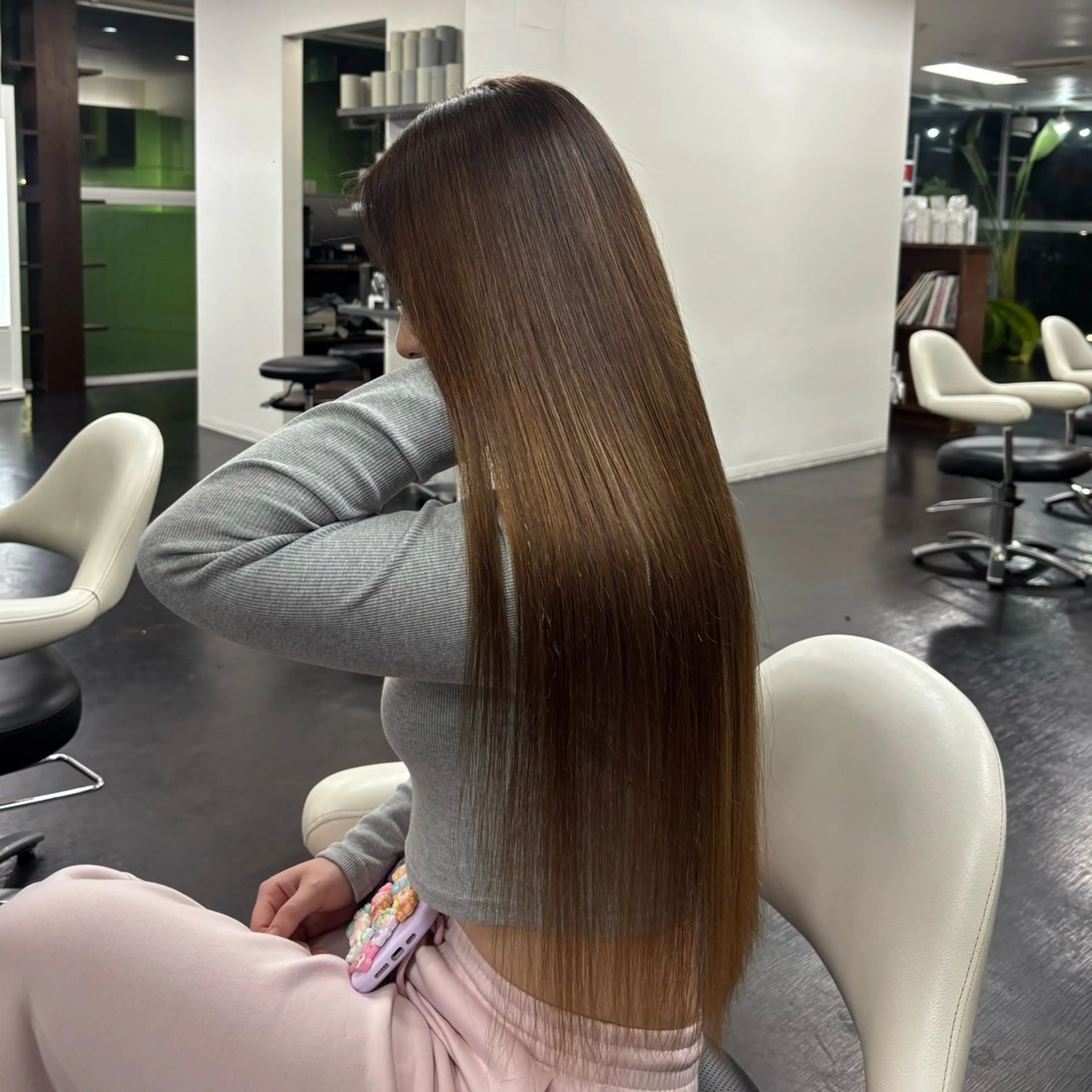 ロング OTOHA OLUOLUのヘアスタイル