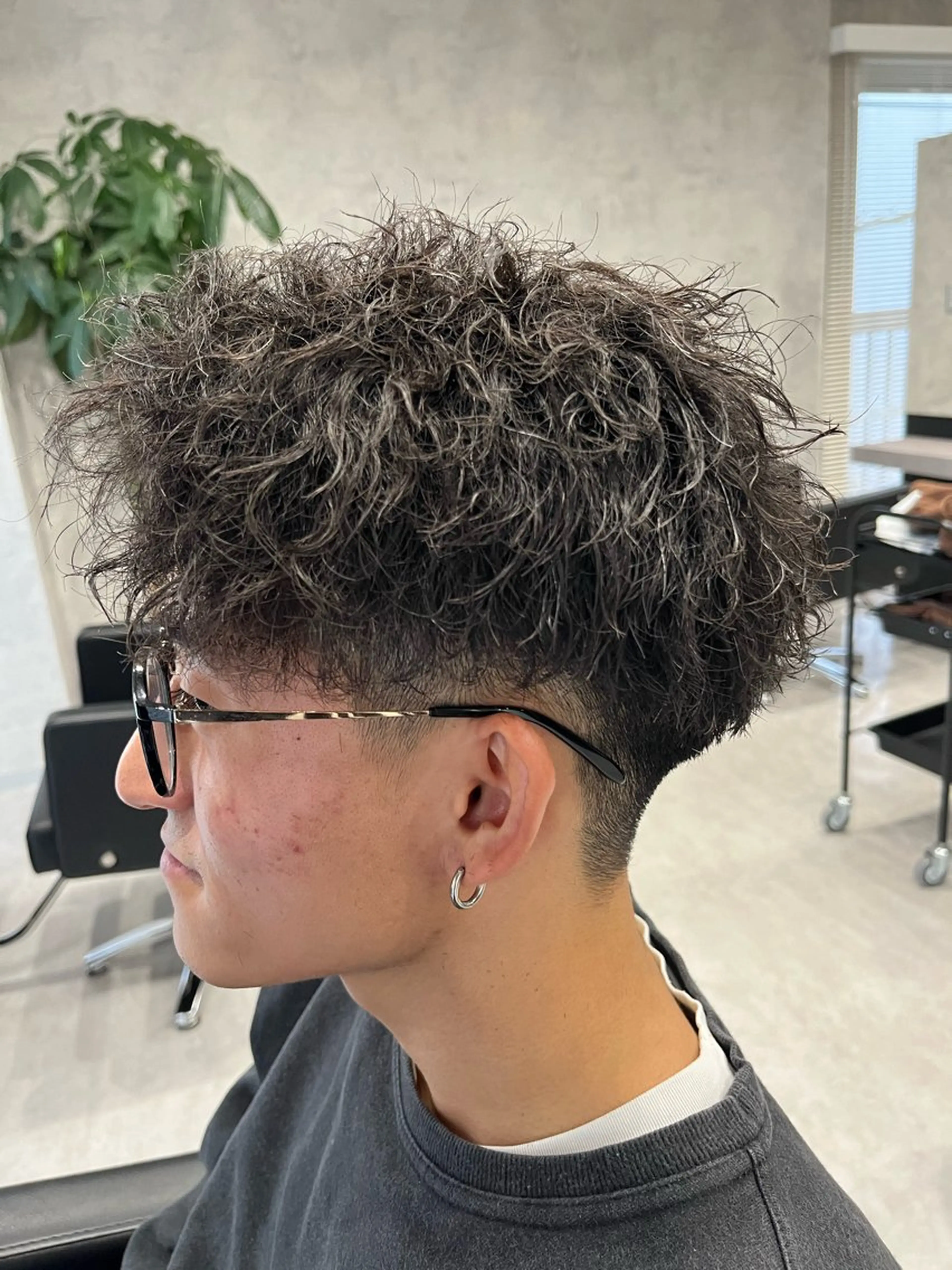 ショート パーマ メンズ メンズパーマ メンズショート ツイストスパイラルパーマ ショートヘア スパイラルパーマ カット トリートメント 【店長】メンズ職人 短髪　ハイトーン🔥のヘアスタイル