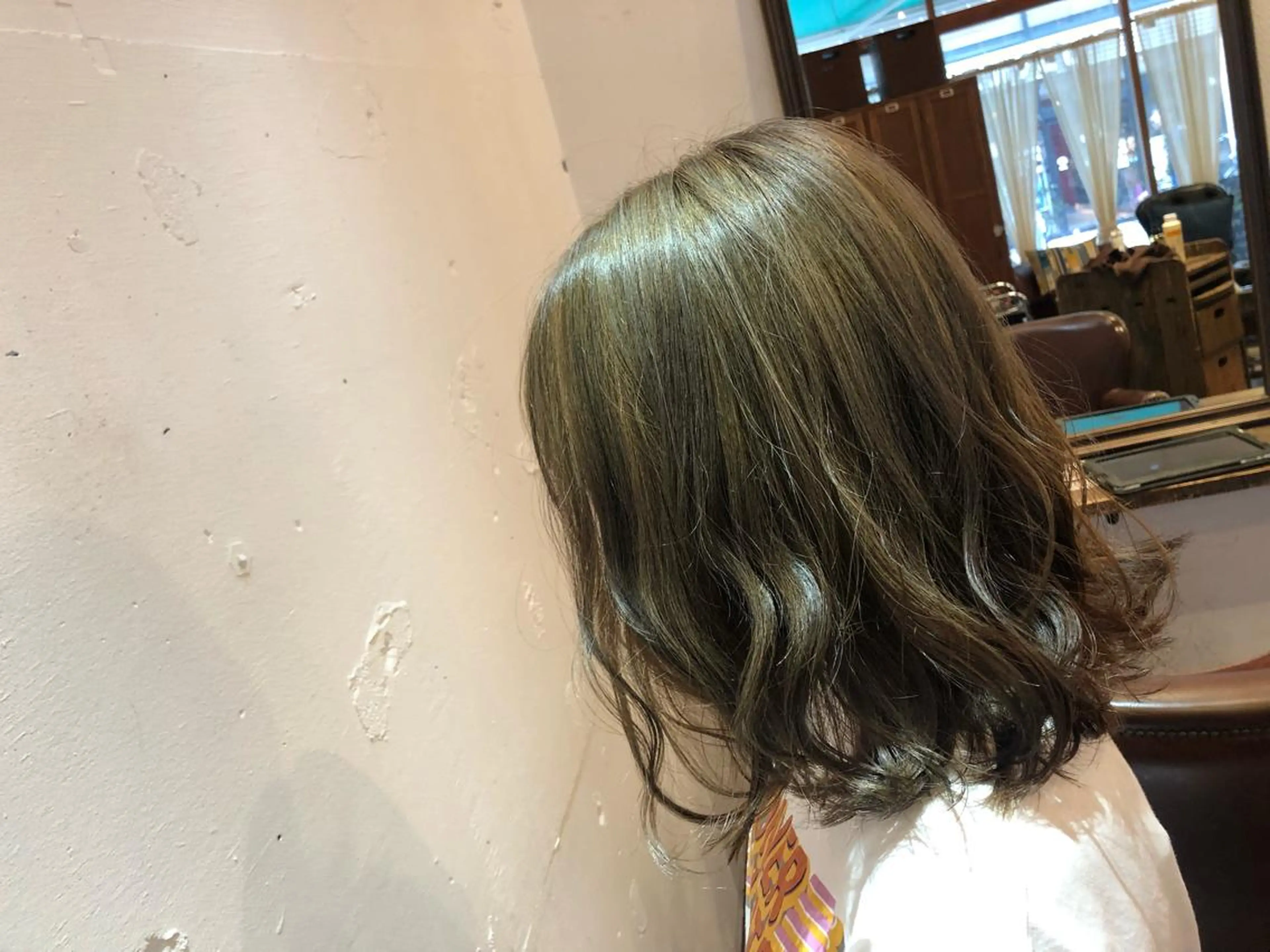 ミディアム カラー ベージュカラー オリーブベージュ ヘアカラー トリートメント 新井 友菜のヘアスタイル