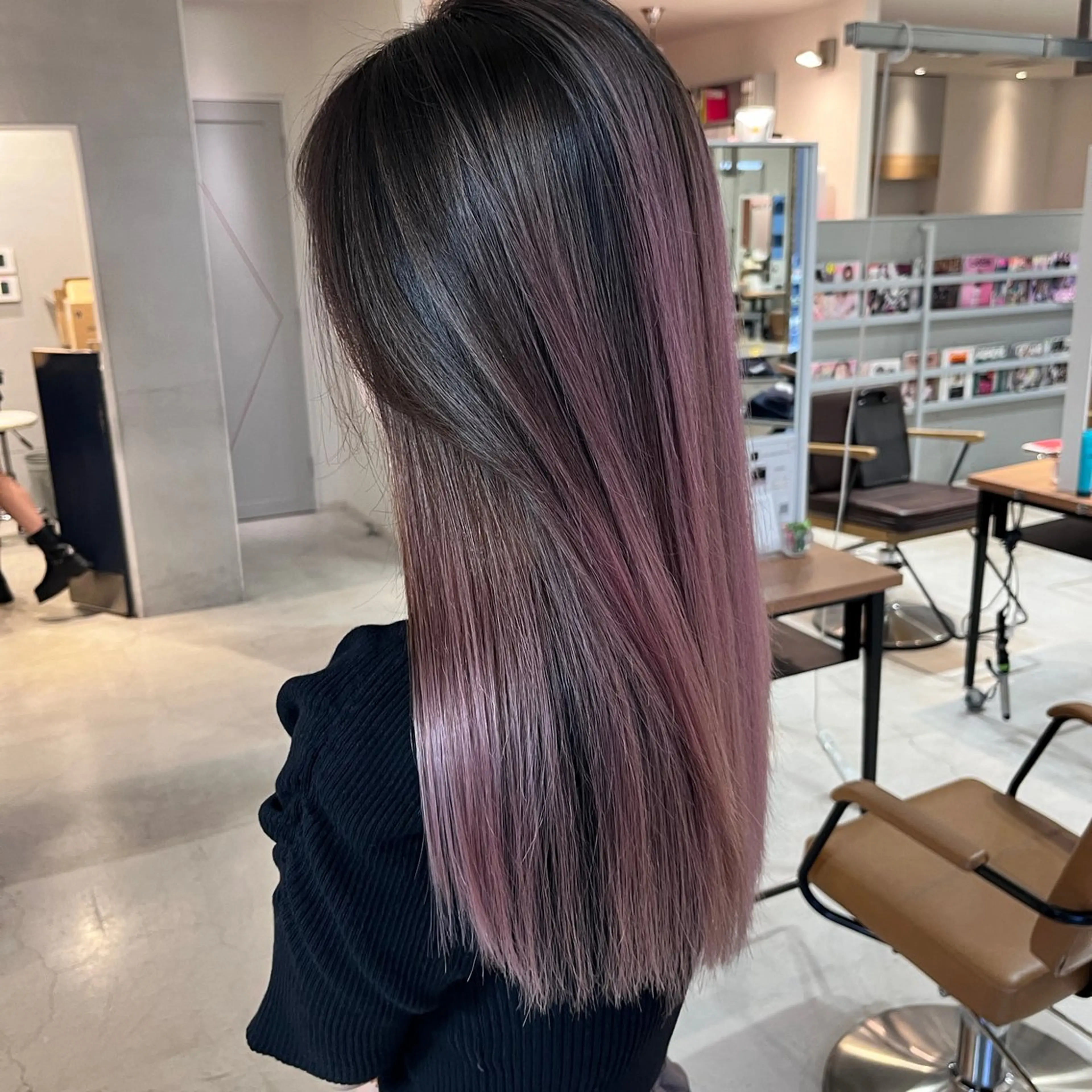 ロング カラー ベージュカラー ブリーチ デザインカラー グレージュ ハイライトカラー ヘアカラー トリートメント nameless髪質 改善ブリーチ心斎橋のヘアスタイル