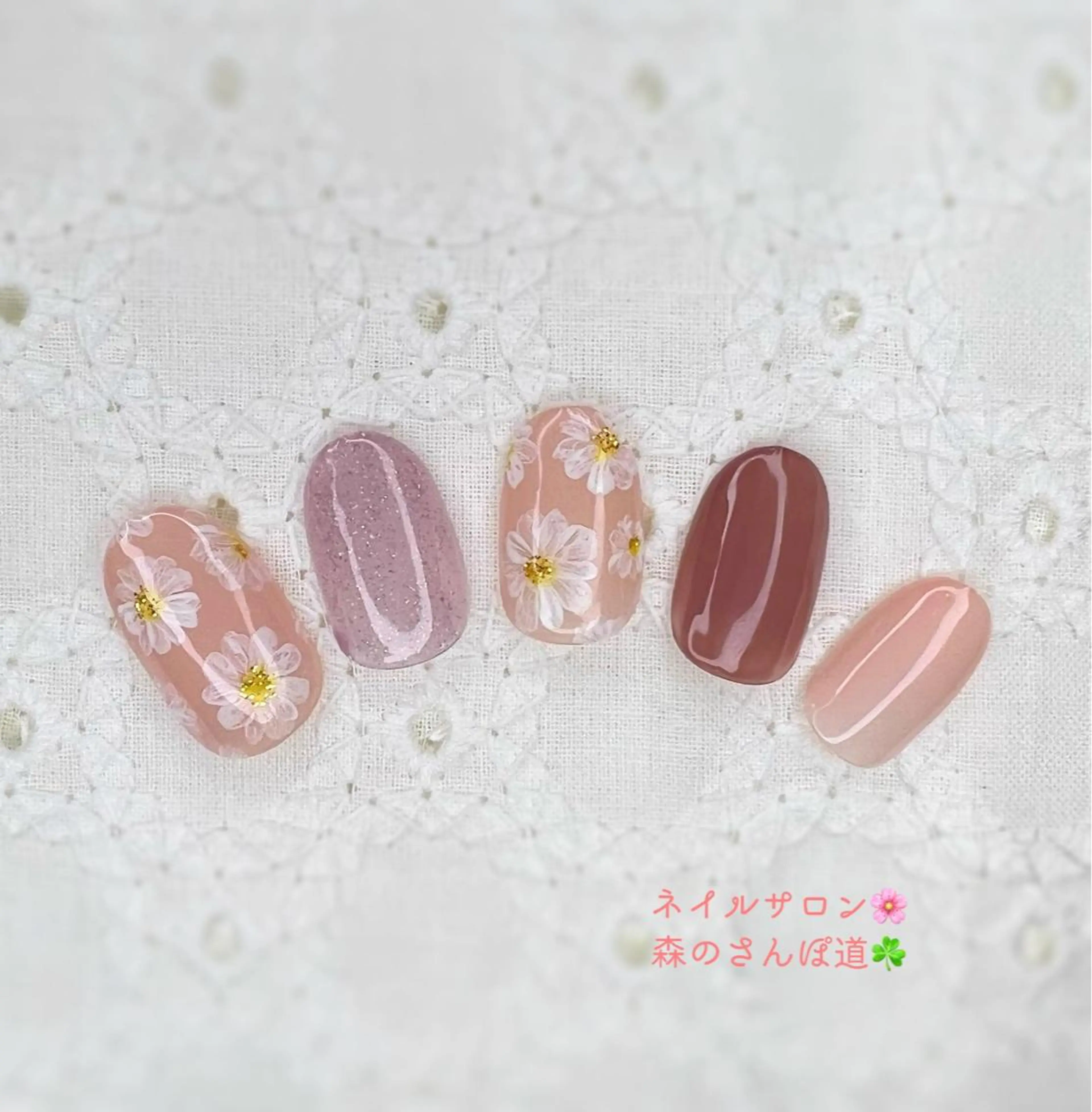 ネイル カジュアル ジェルネイル ガーリー 春ネイル 冬ネイル ハンドネイル 森のさんぽ道所属・ショートネイル 森のさんぽ道のネイルデザイン