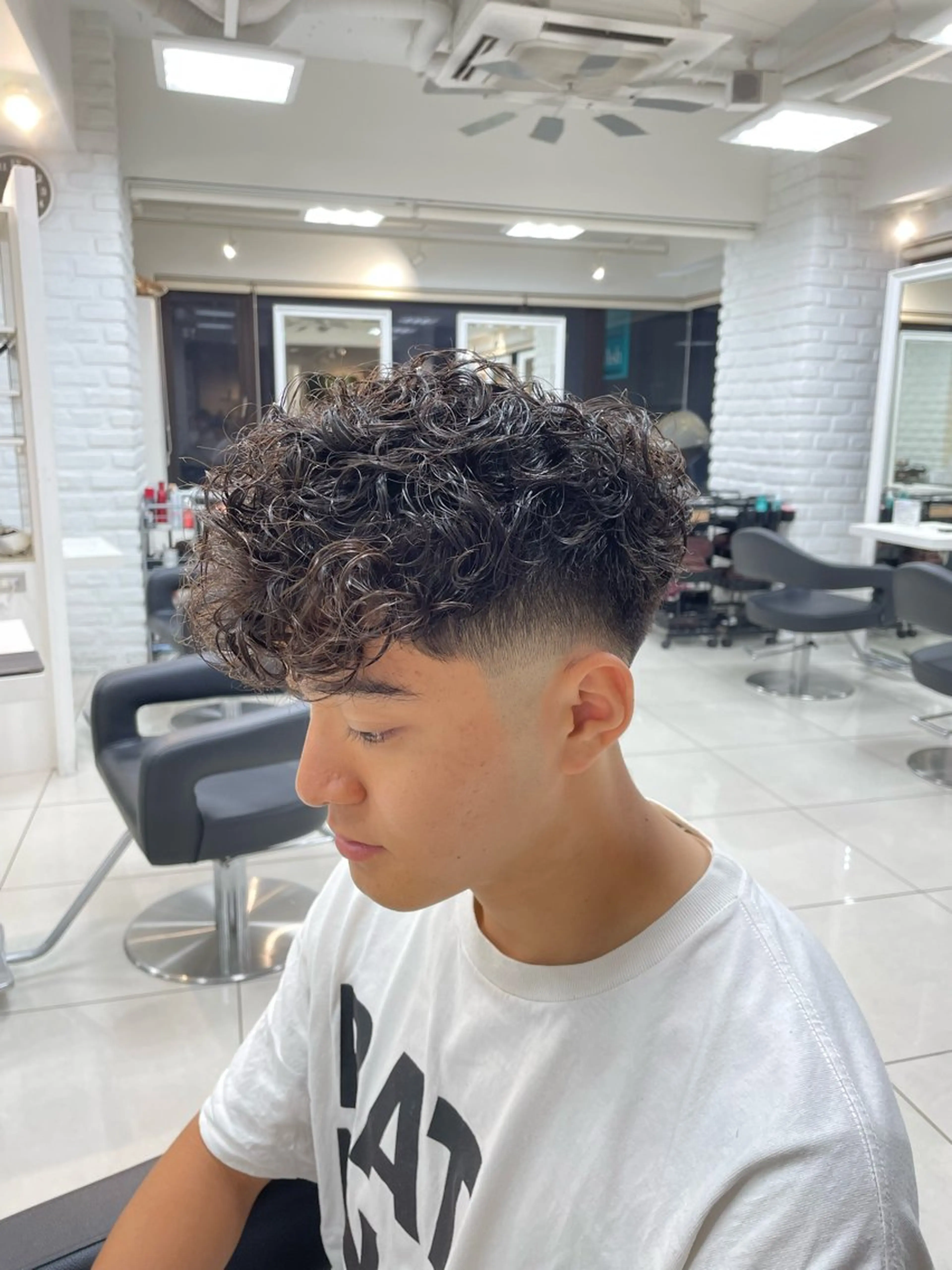 ショート パーマ メンズ スペインカール 外国人風カラー カット パーマ トリートメント フェザーパーマ職人 🪶ryosukeのヘアスタイル