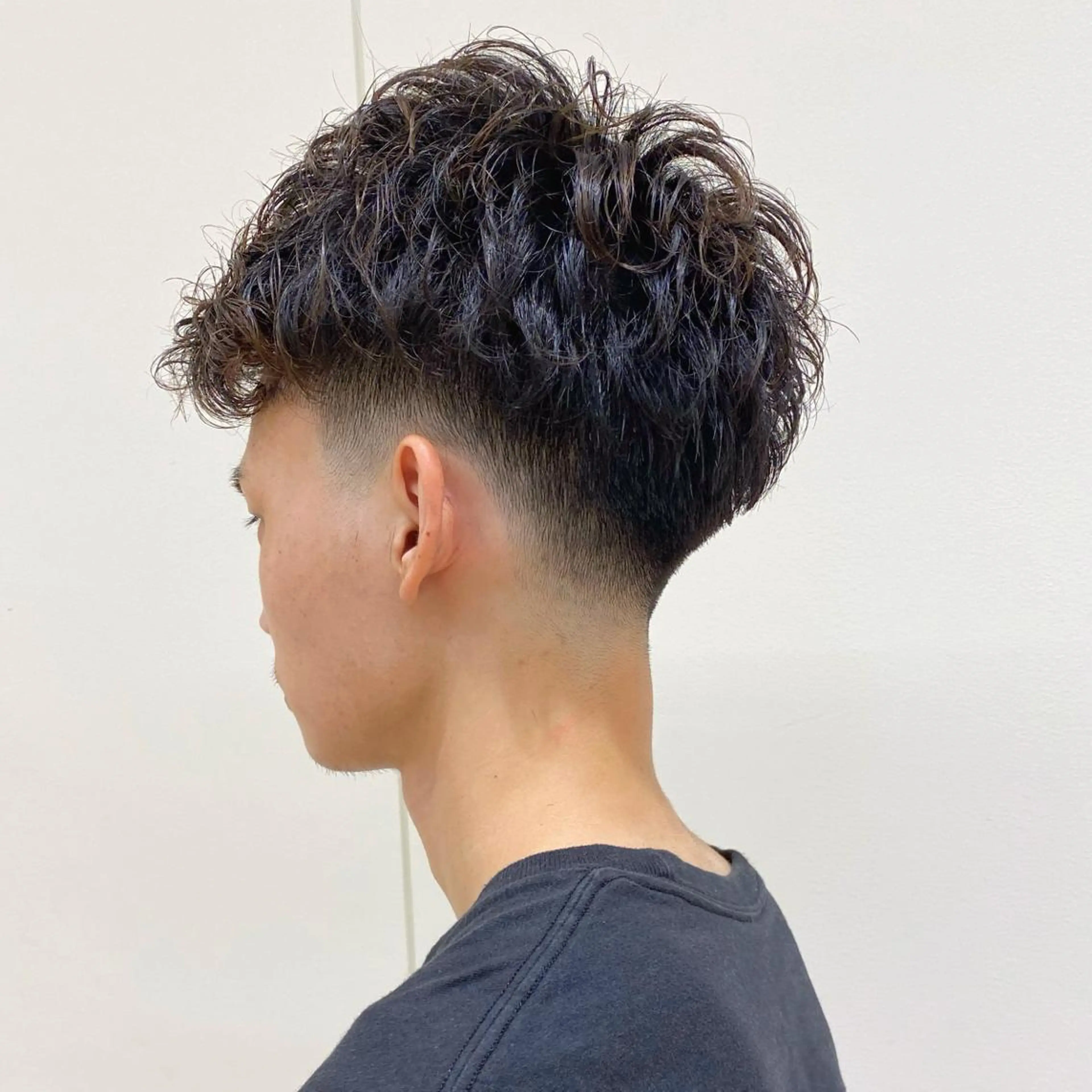 ショート パーマ メンズ フェードカット メンズパーマ ボブとパーマの達人 /美容室難民の方是非のヘアスタイル