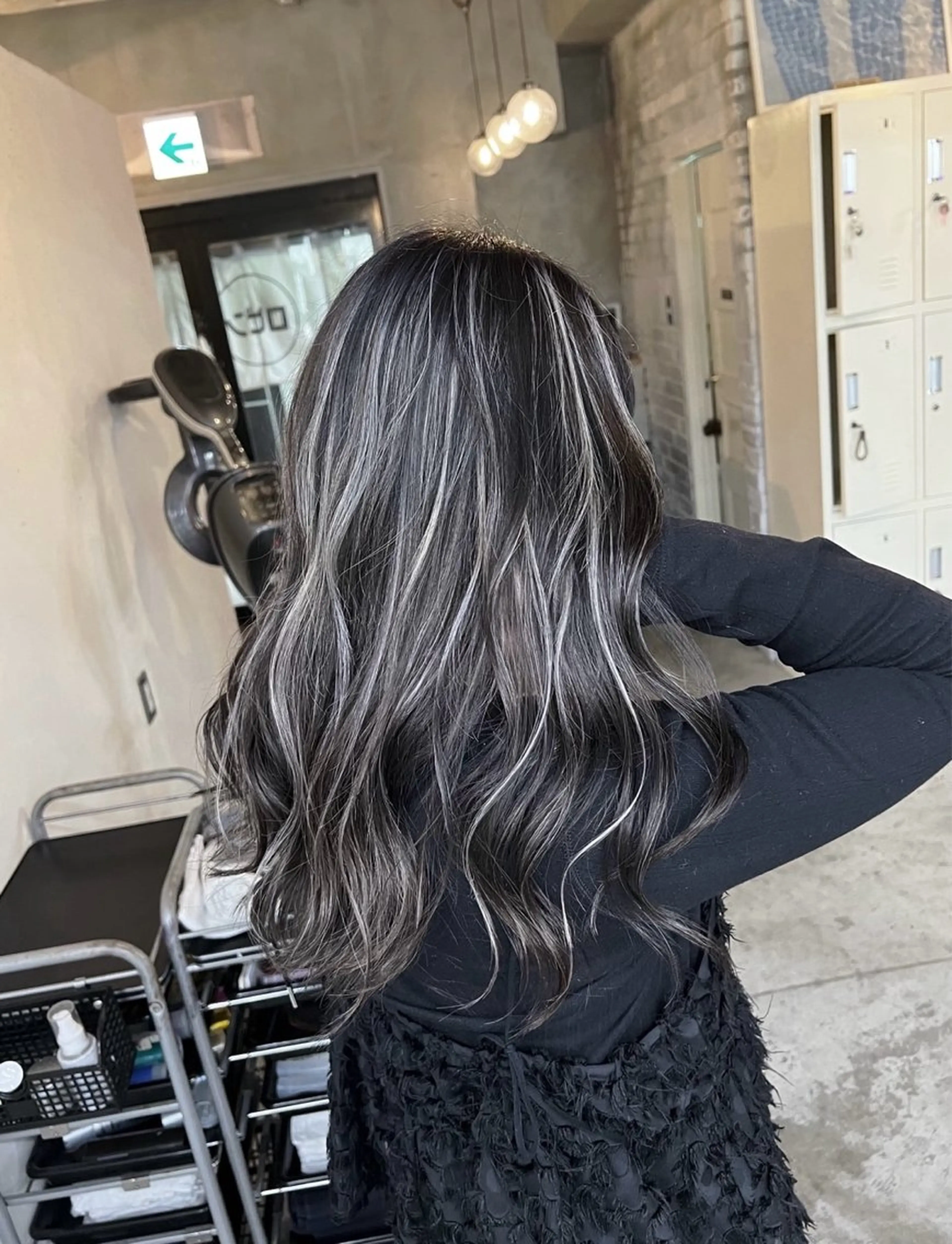 ロング カラー ダークグレー ダークグレージュ グレージュ ハイライトカラー ハイライト ヘアカラー トリートメント 指名数No.1 /NAOYAのヘアスタイル