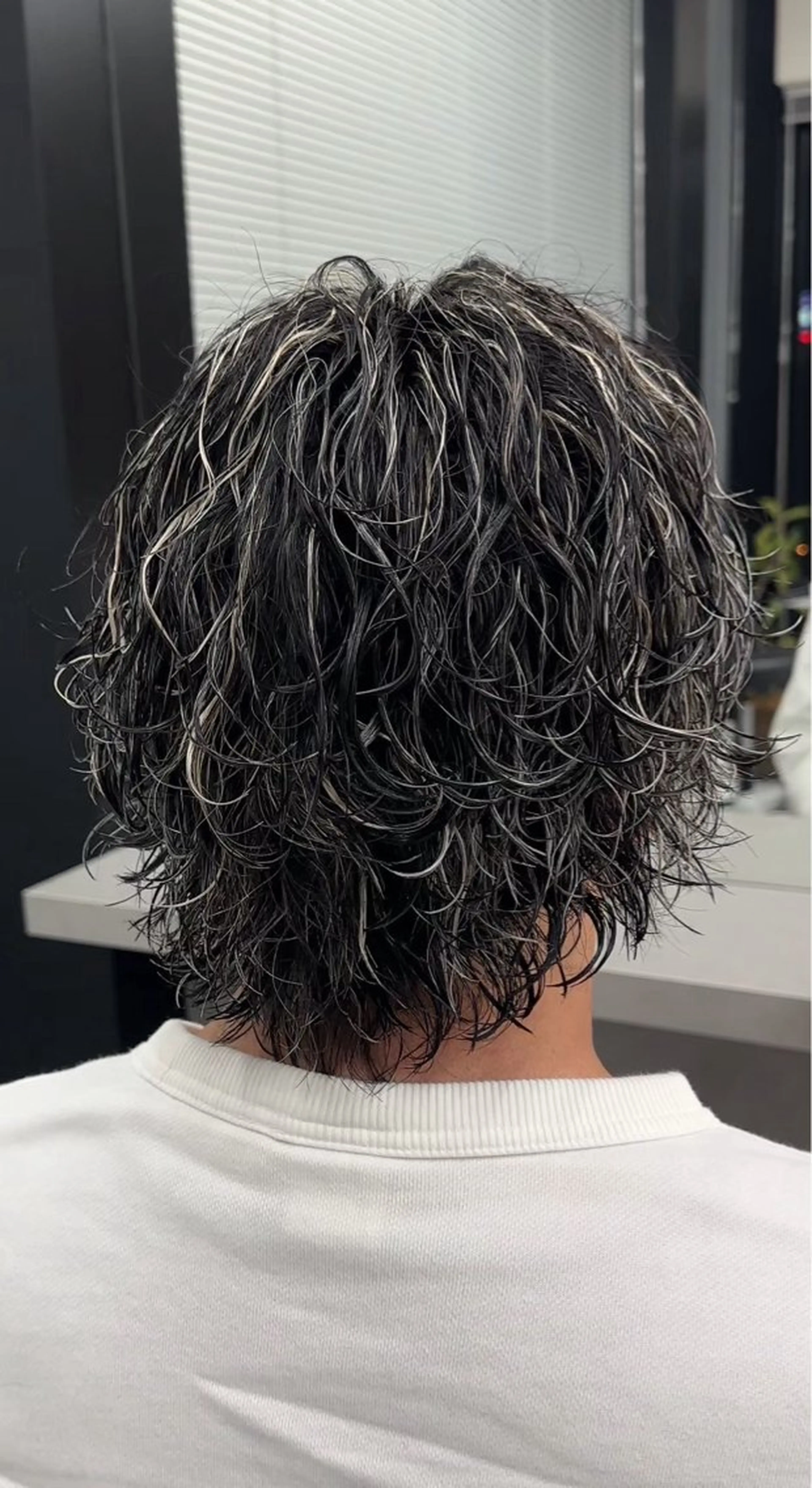 ショート カラー パーマ ✨️メンズ特化波巻き ツイスパ✨️松本真生のヘアスタイル