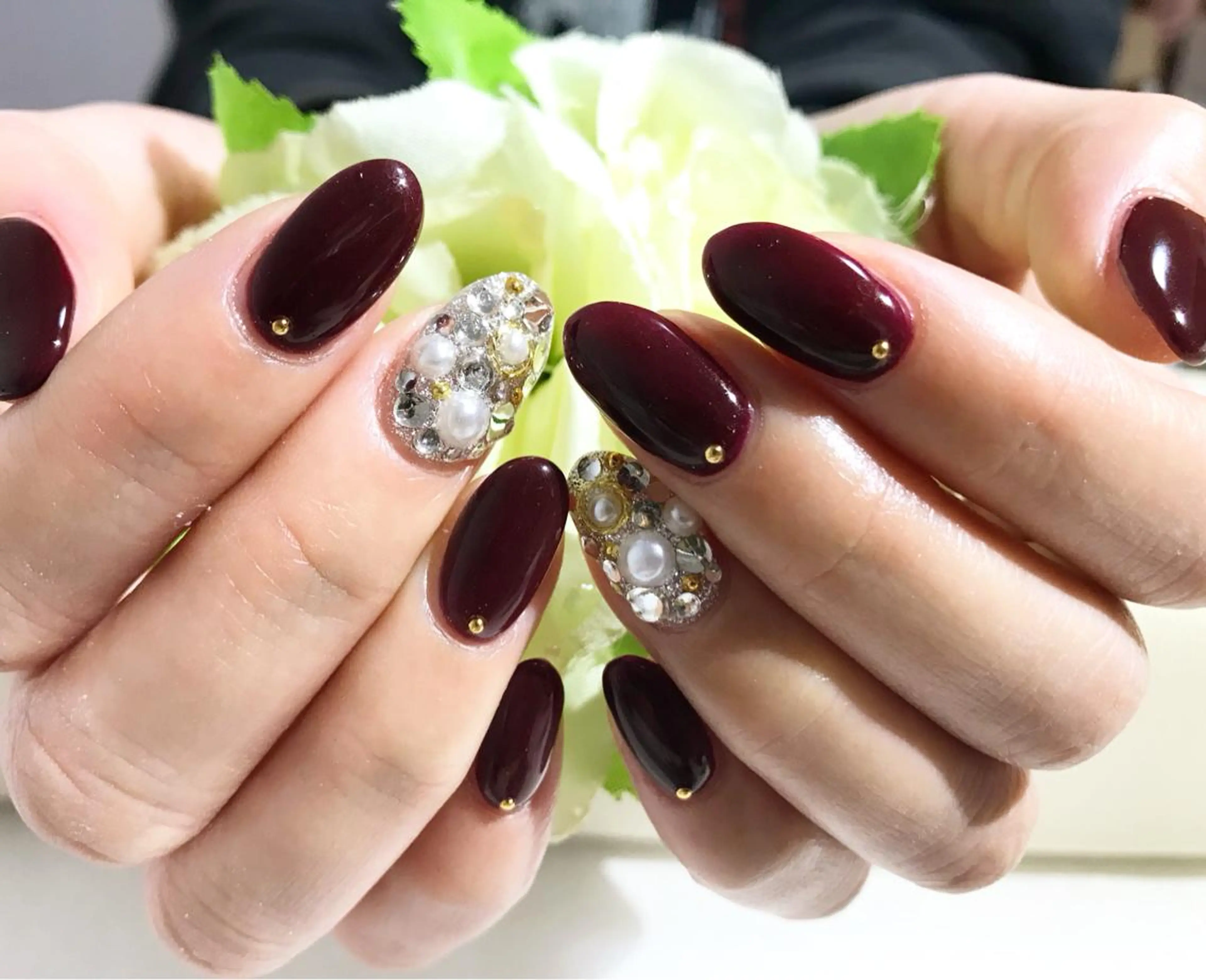 ネイル ボルドー フットネイル シンプルネイル 春ネイル ストーンネイル ハンドネイル nail fufla ♡yamane♡のネイルデザイン