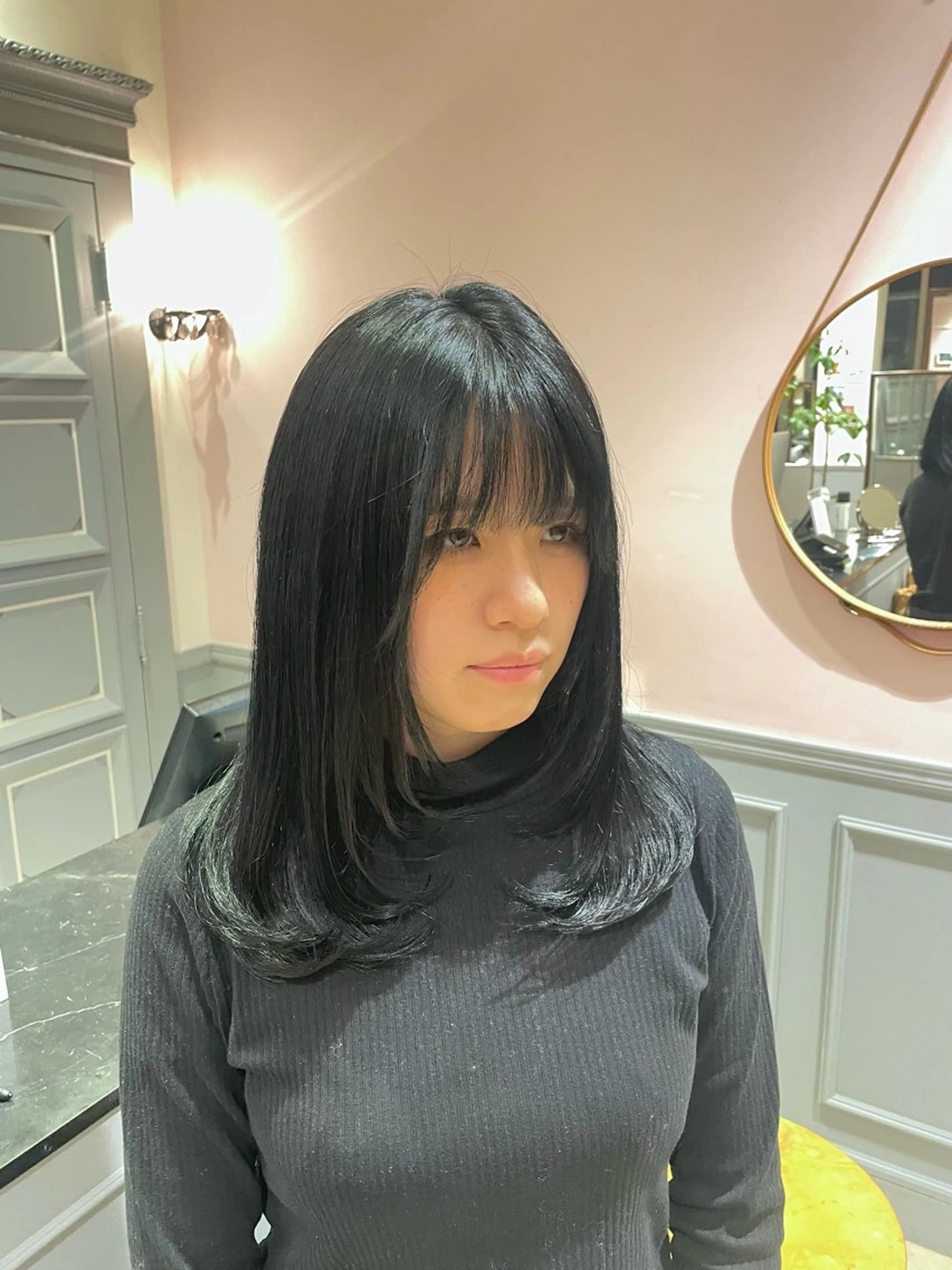 セミロング 顔まわりレイヤー レイヤーカット 大阪梅田 稲葉利也斗のヘアスタイル