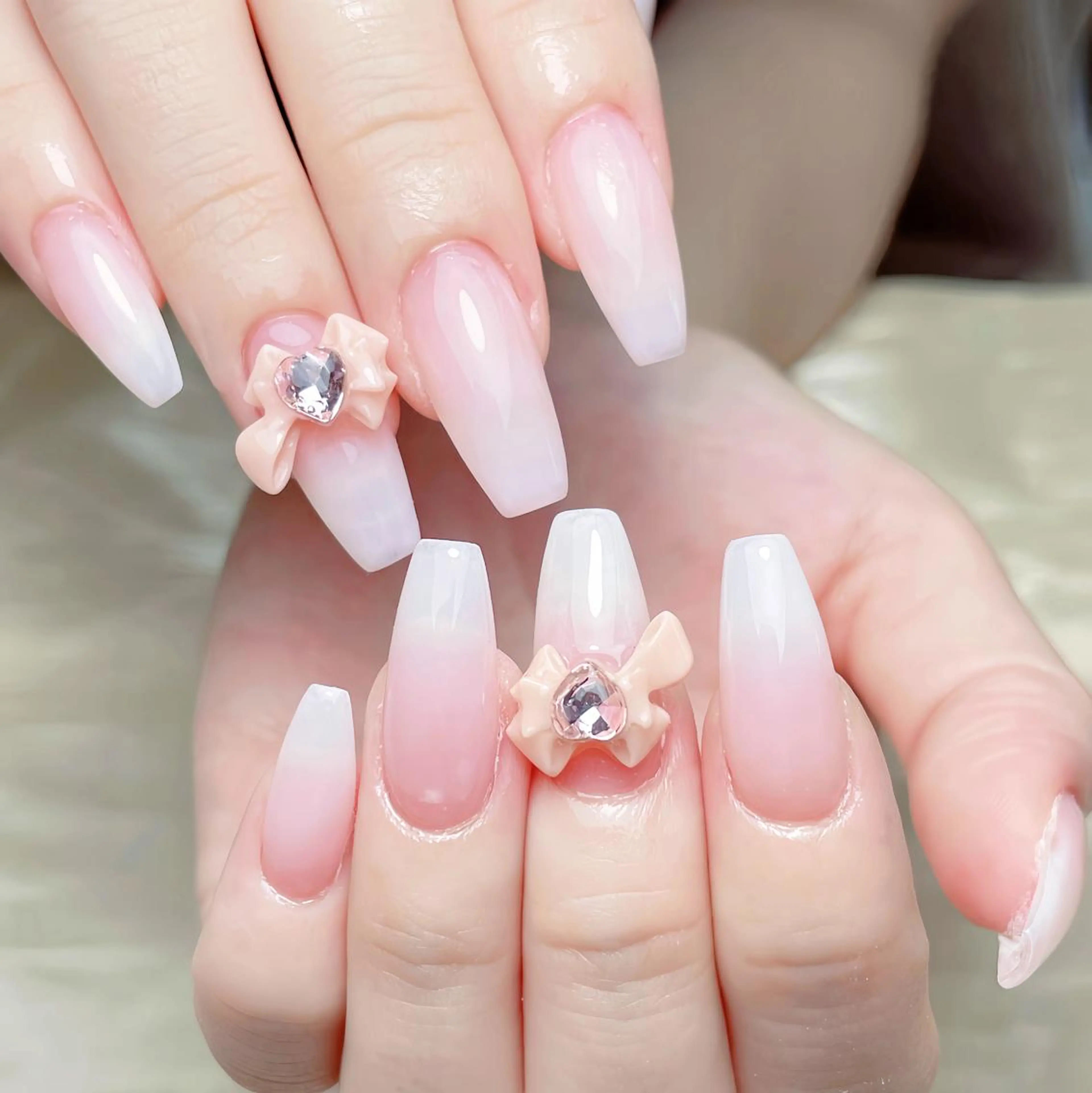 ネイル queensnail 🧸mikaのネイルデザイン