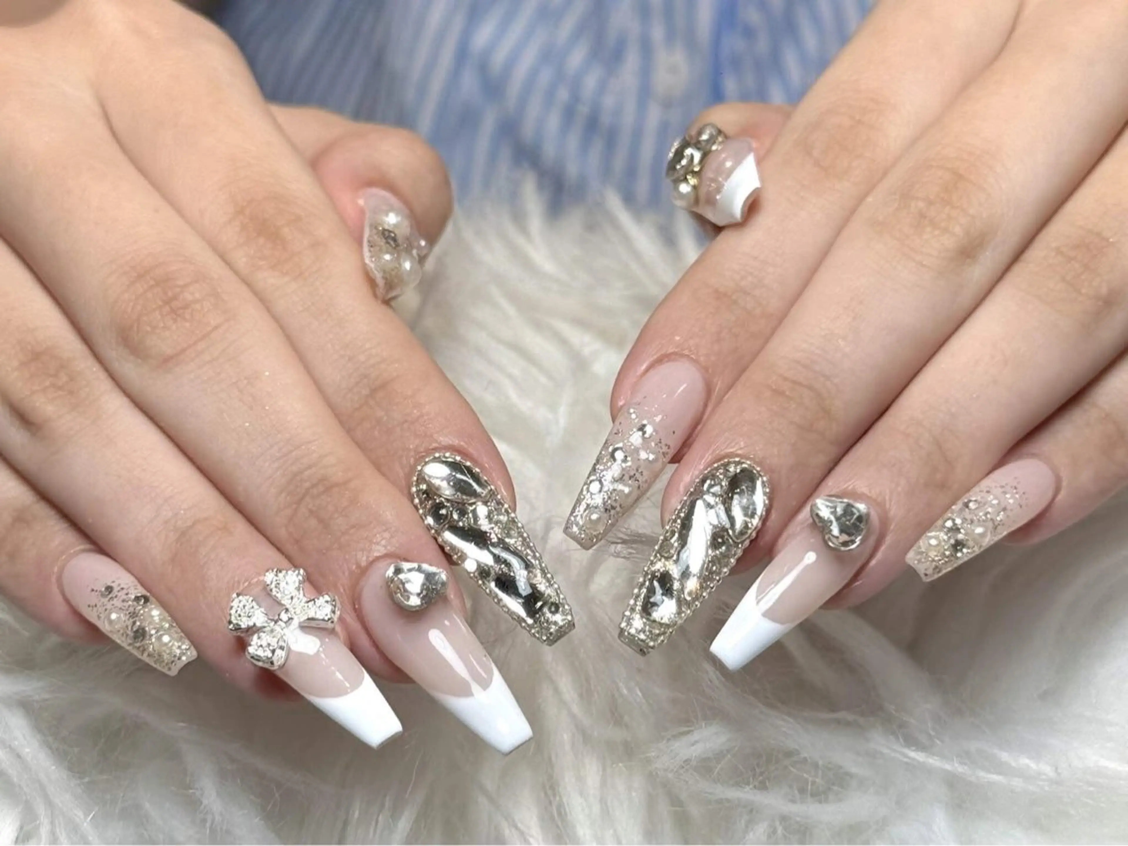 ネイル チークネイル ドット フレンチネイル グラデーション ハート ハンドネイル ハンドケア Eli Nails 新宿のネイルデザイン