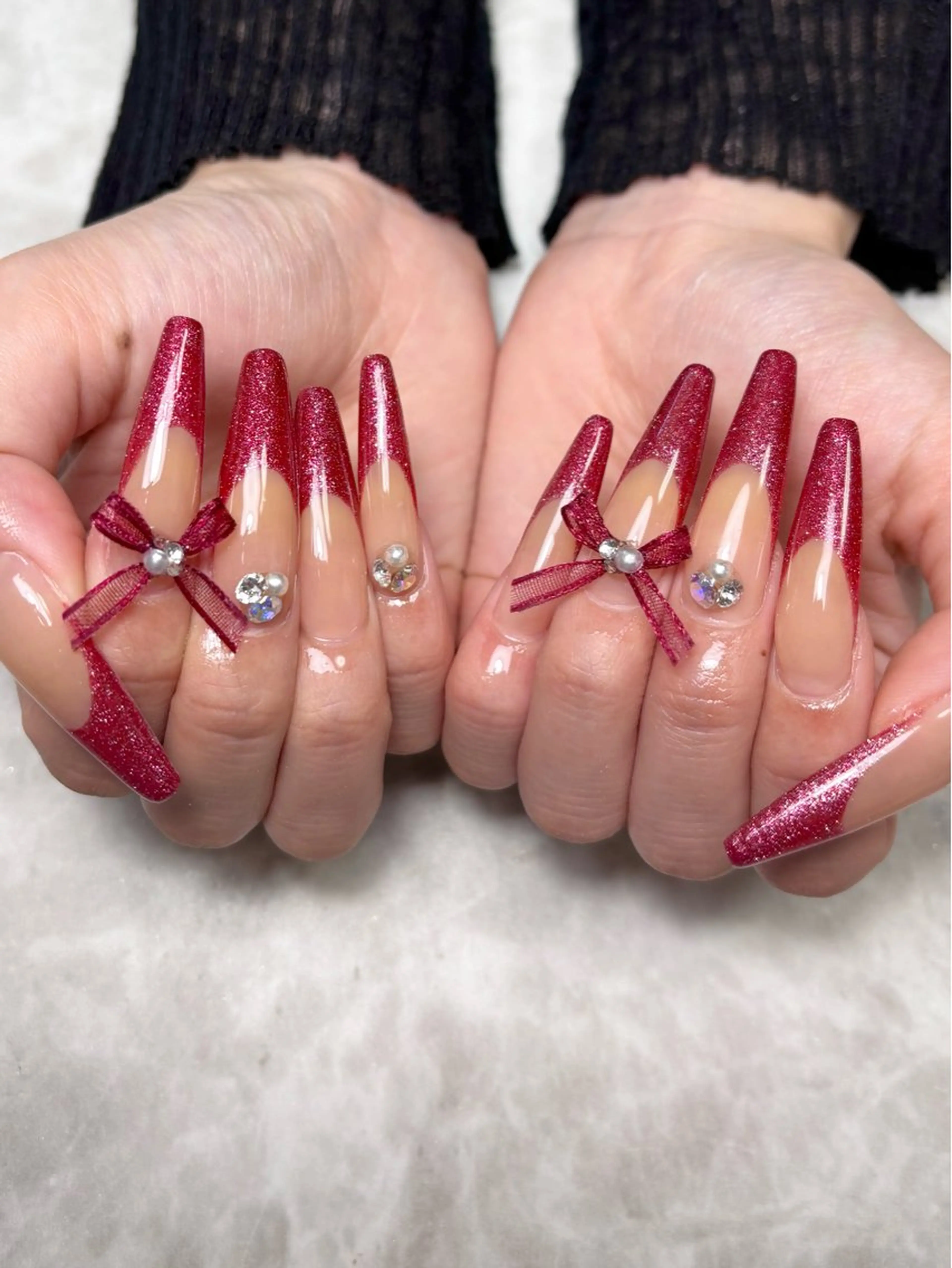 ネイル フラッシュネイル フレンチネイル ロングネイル 赤色 リボン ハンドネイル Nailsalon E's cafeのネイルデザイン