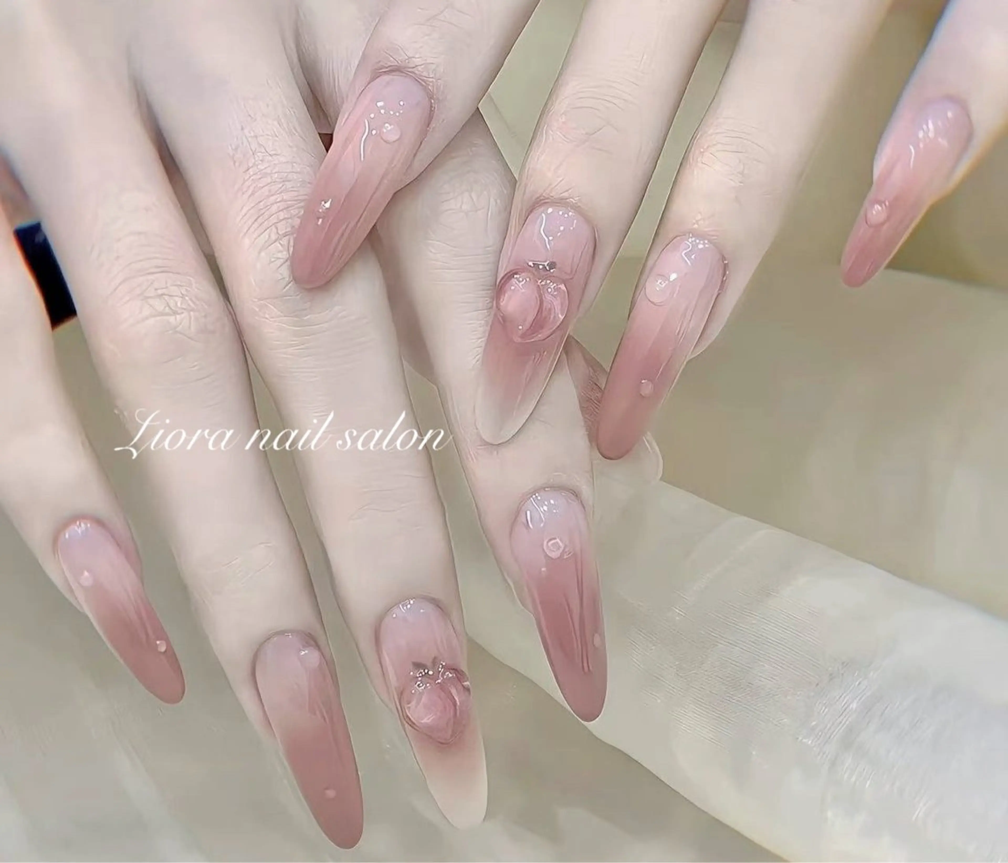ネイル フレンチネイル ジェルネイル ガーリー グラデーション キラキラネイル ハンドネイル Liora nail スカルプ専門店のネイルデザイン