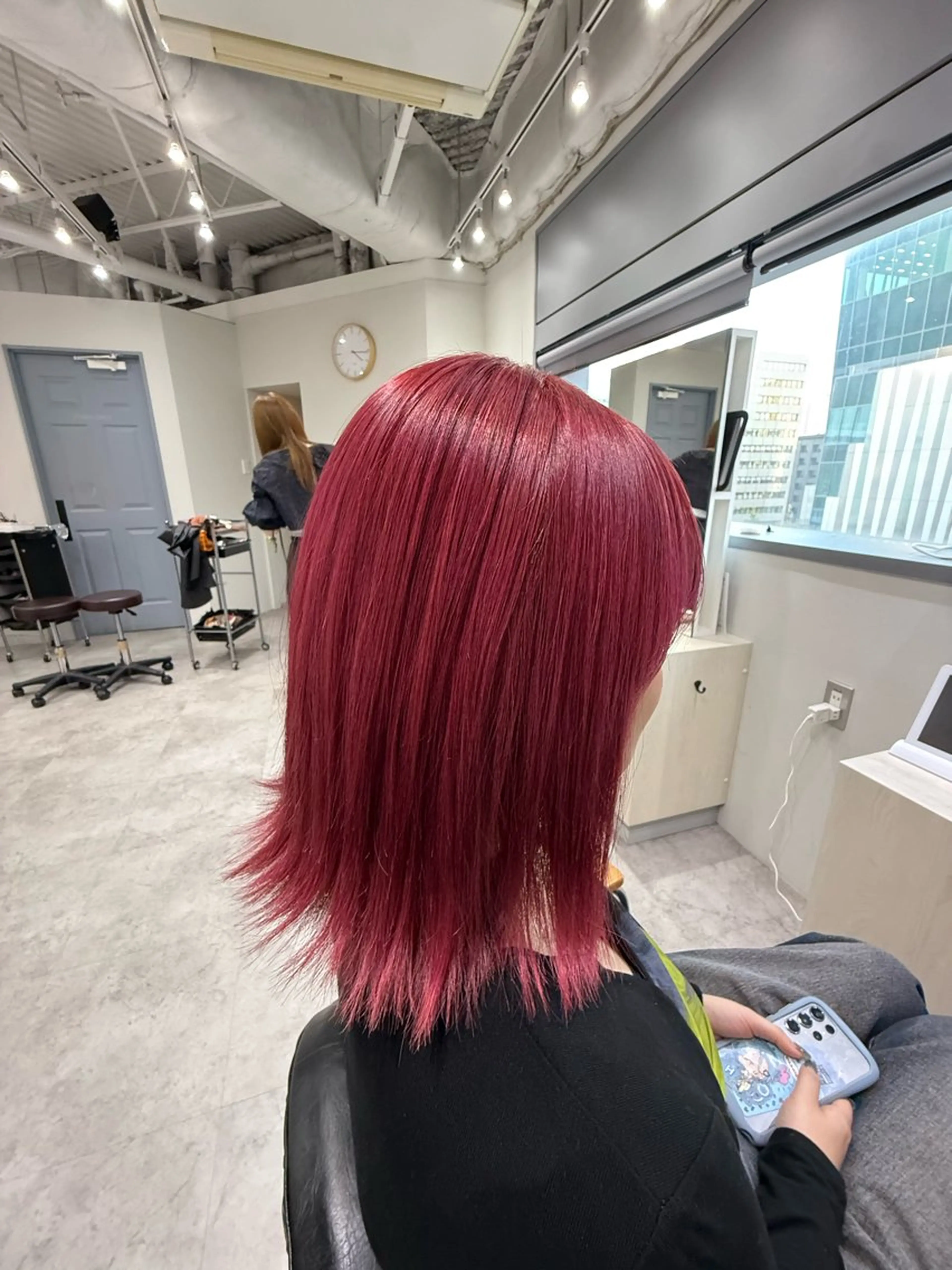 ミディアム カラー ブリーチ レッドカラー ヘアカラー soyon 心斎橋店のヘアスタイル