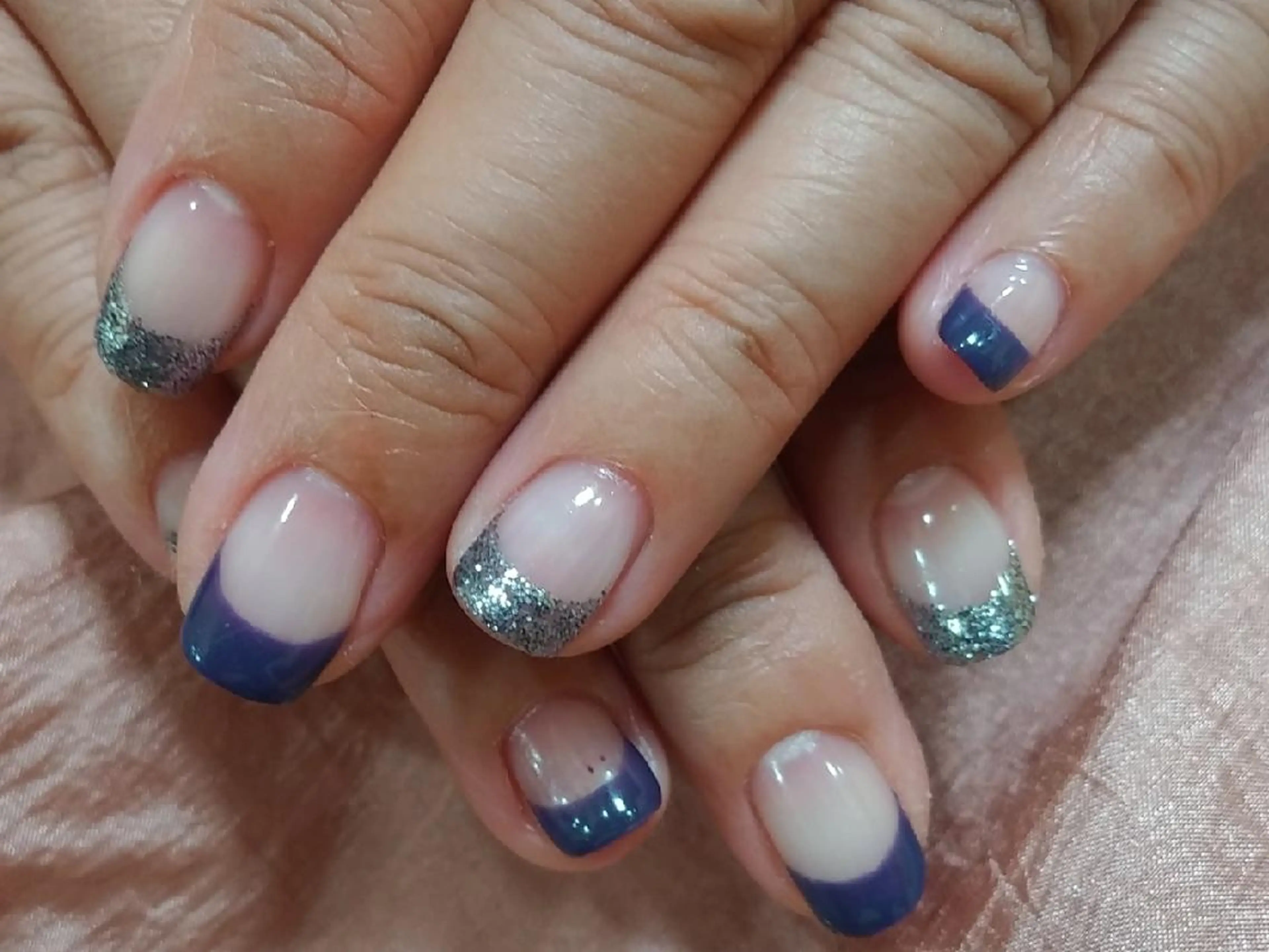 ネイル フレンチネイル ラメ(グリッター) Lupinus所属・Lupinus ルピナスのネイルデザイン