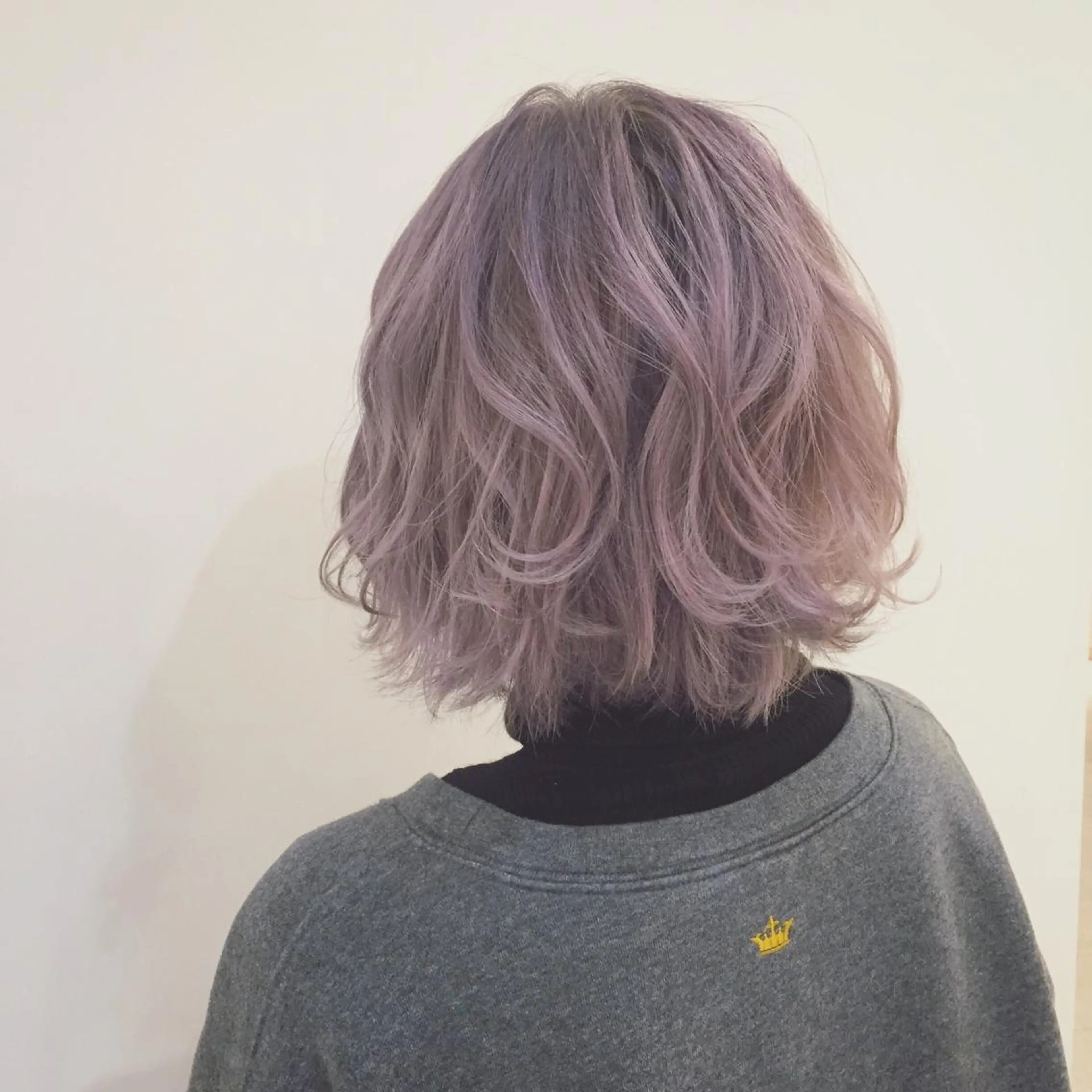 ショート ミディアム カラー パーマ アッシュ ラベンダーカラー ラベンダーアッシュ ハイトーン×髪質改善 KENTAのヘアスタイル