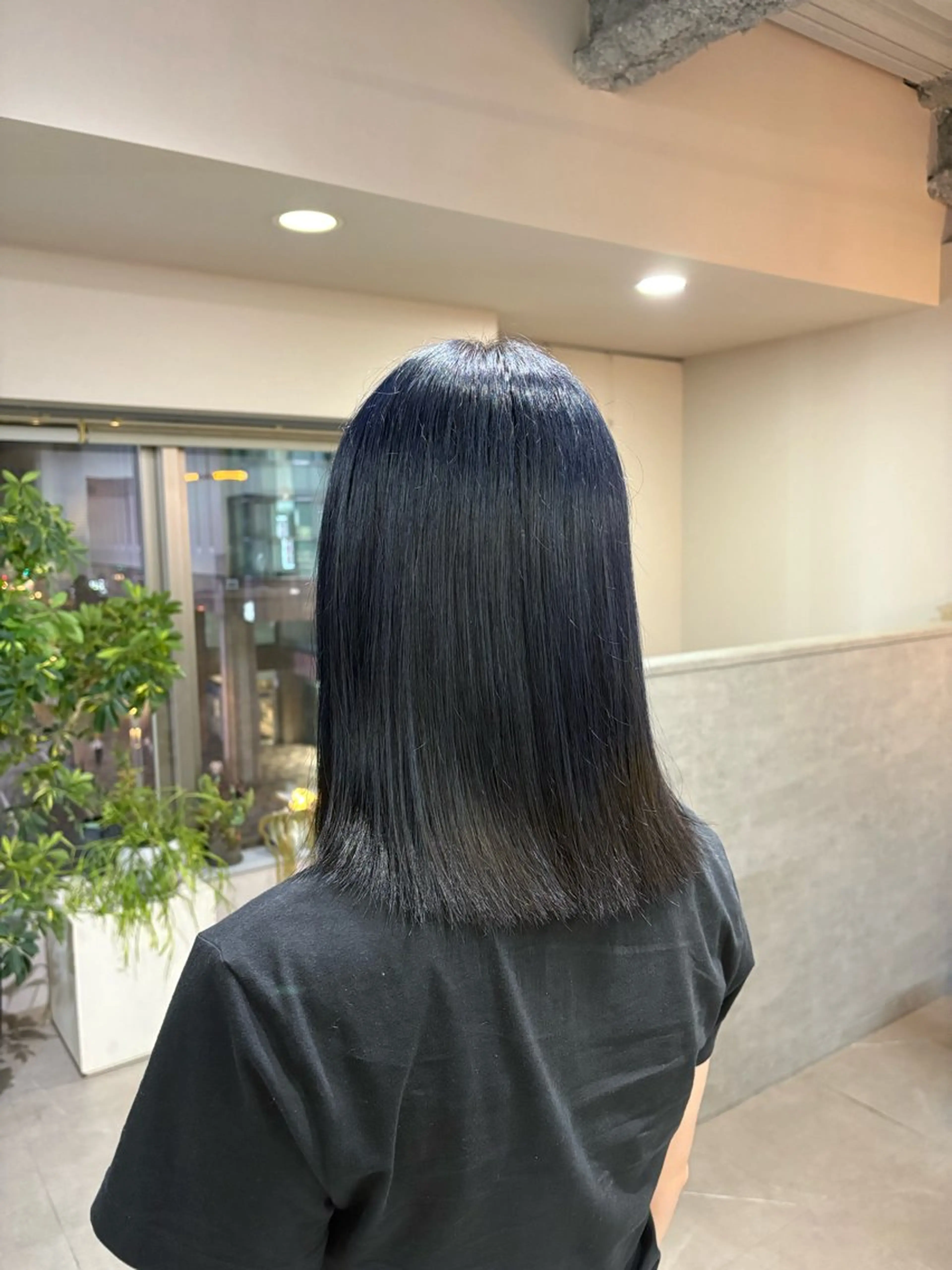 セミロング カラー しゅり Flag hairのヘアスタイル