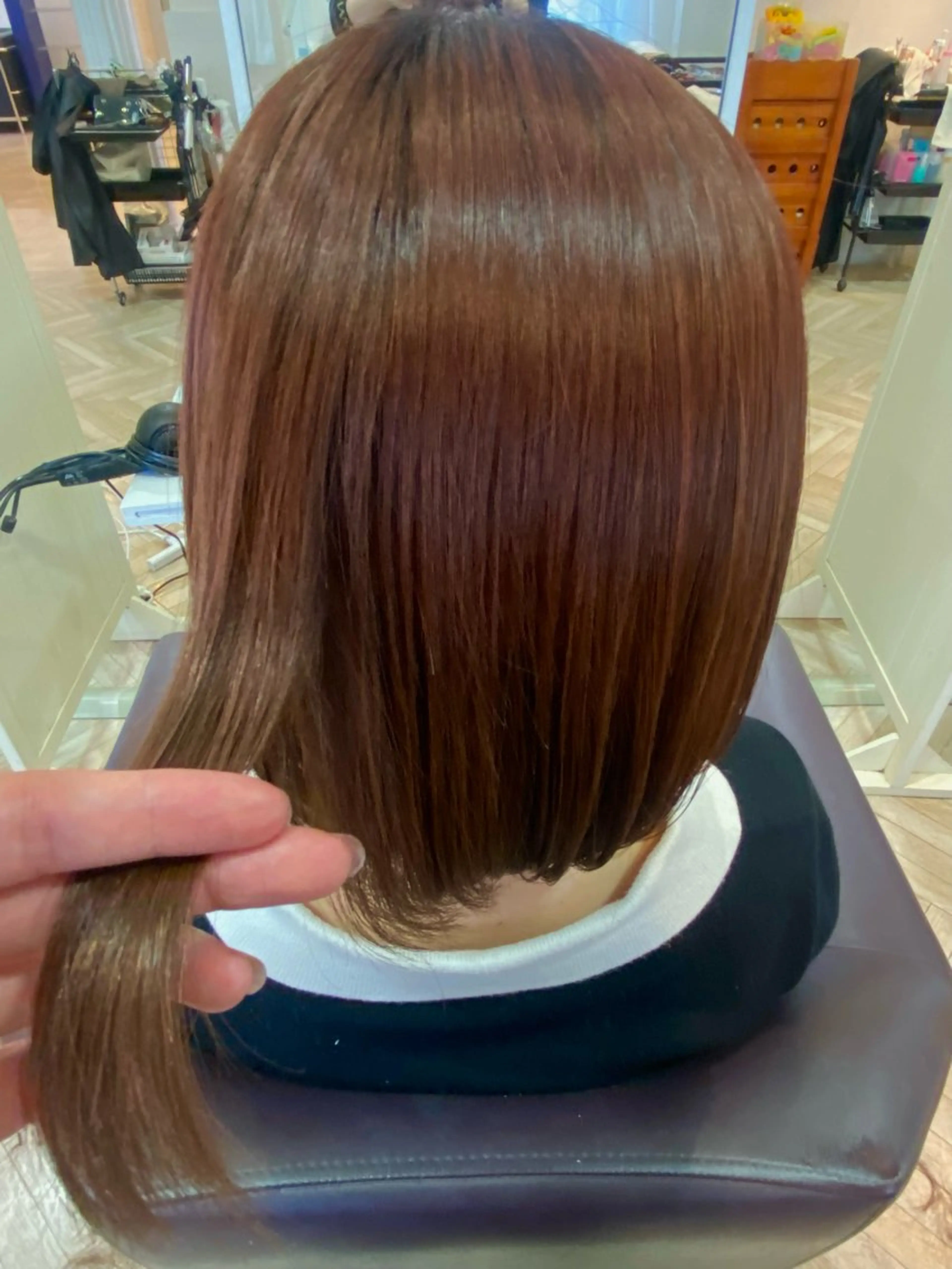 セミロング カラー ブラウンカラー ピンクカラー ピンクブラウン カット ヘアカラー 鈴木 二依奈のヘアスタイル