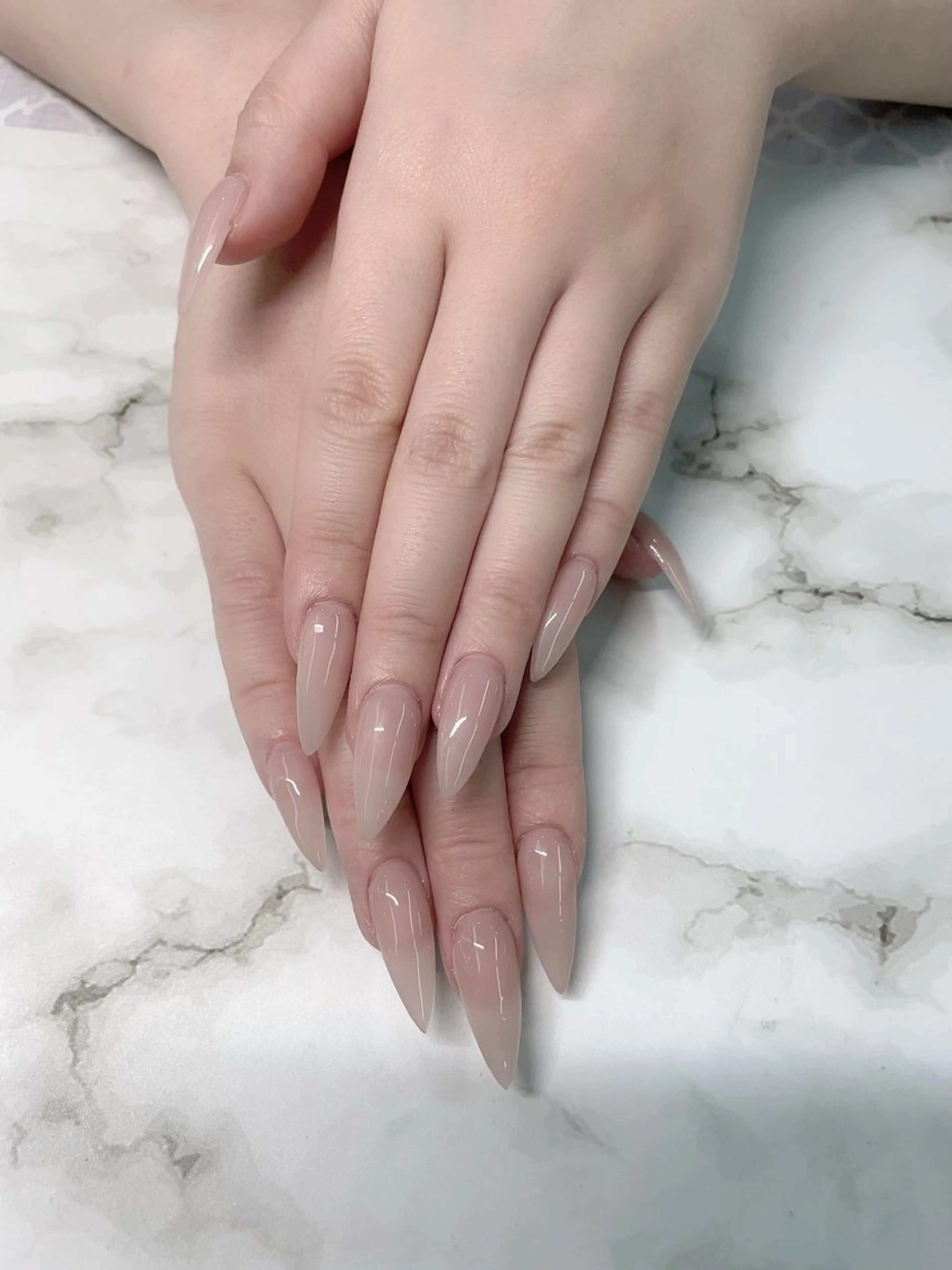 【チップ長出し】ワンカラー・ラメグラ+パーツ2個の写真