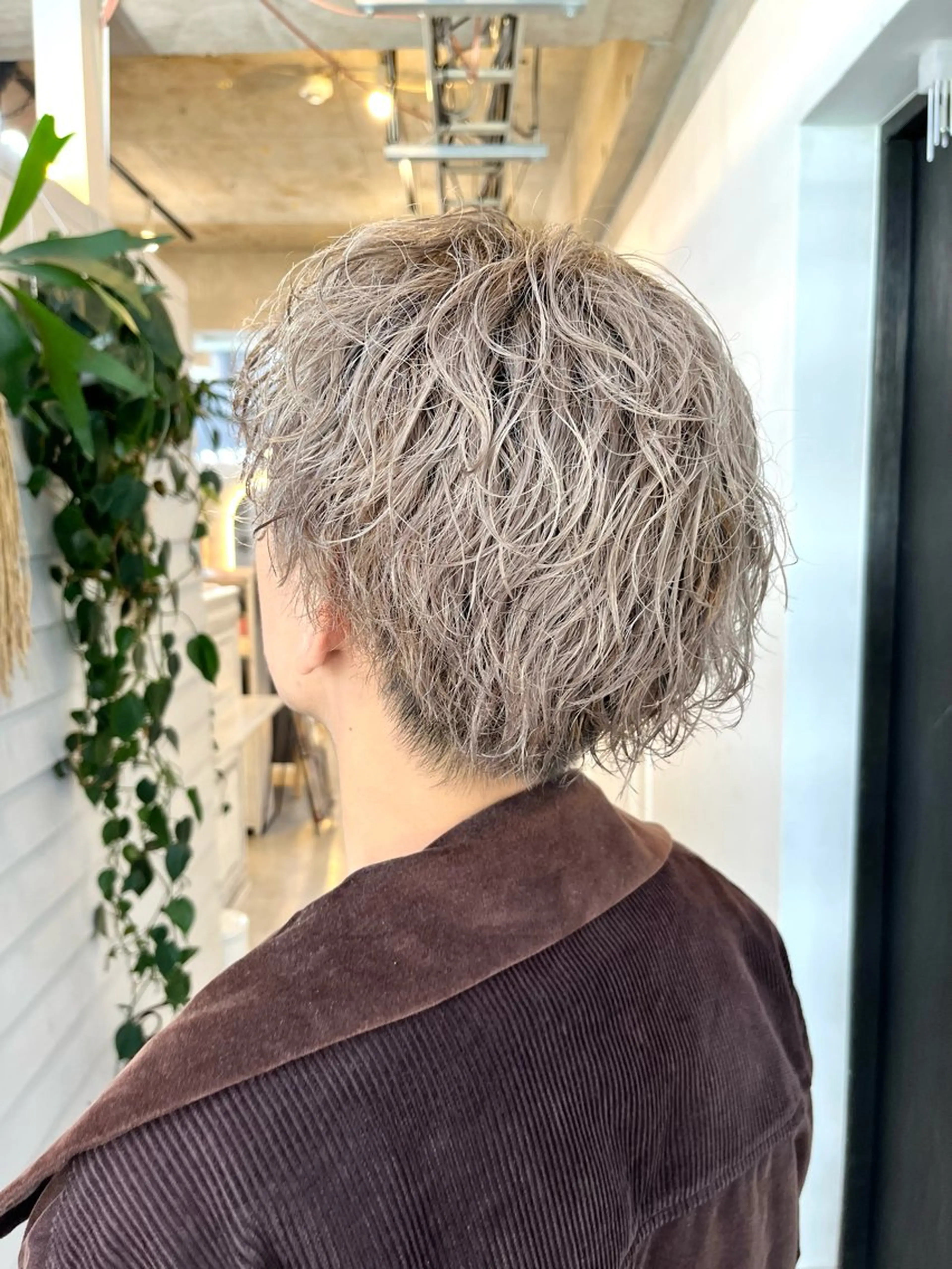 ショート カラー メンズ メンズブリーチ ベージュカラー ブリーチ ホワイトベージュ ヘアカラー トリートメント メンズパーマ ヘアカラー大成のヘアスタイル