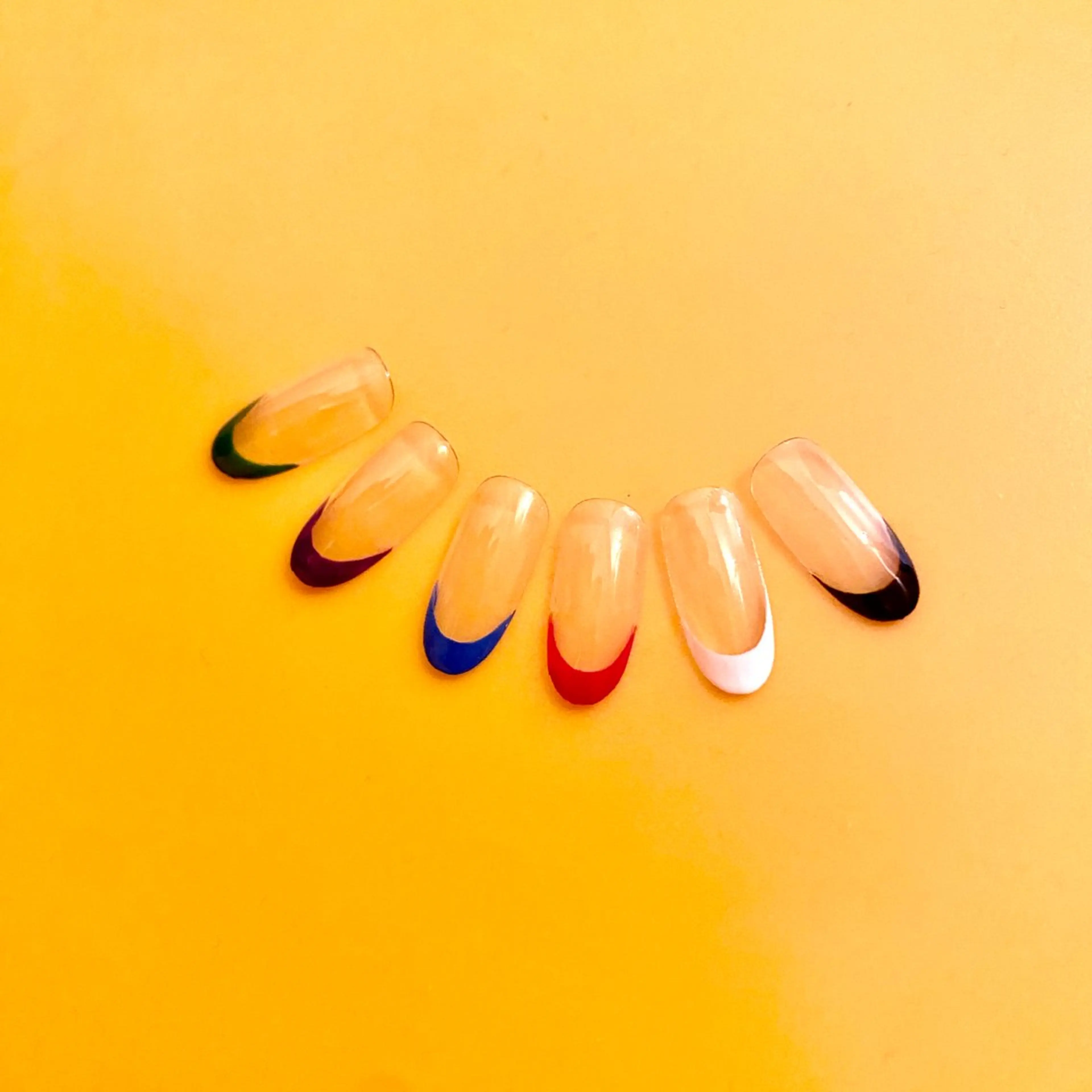 ❤️💜ご新規様❤️💜フレンチネイル💅オフ込み✨10色からお選びいただけます❣️の写真