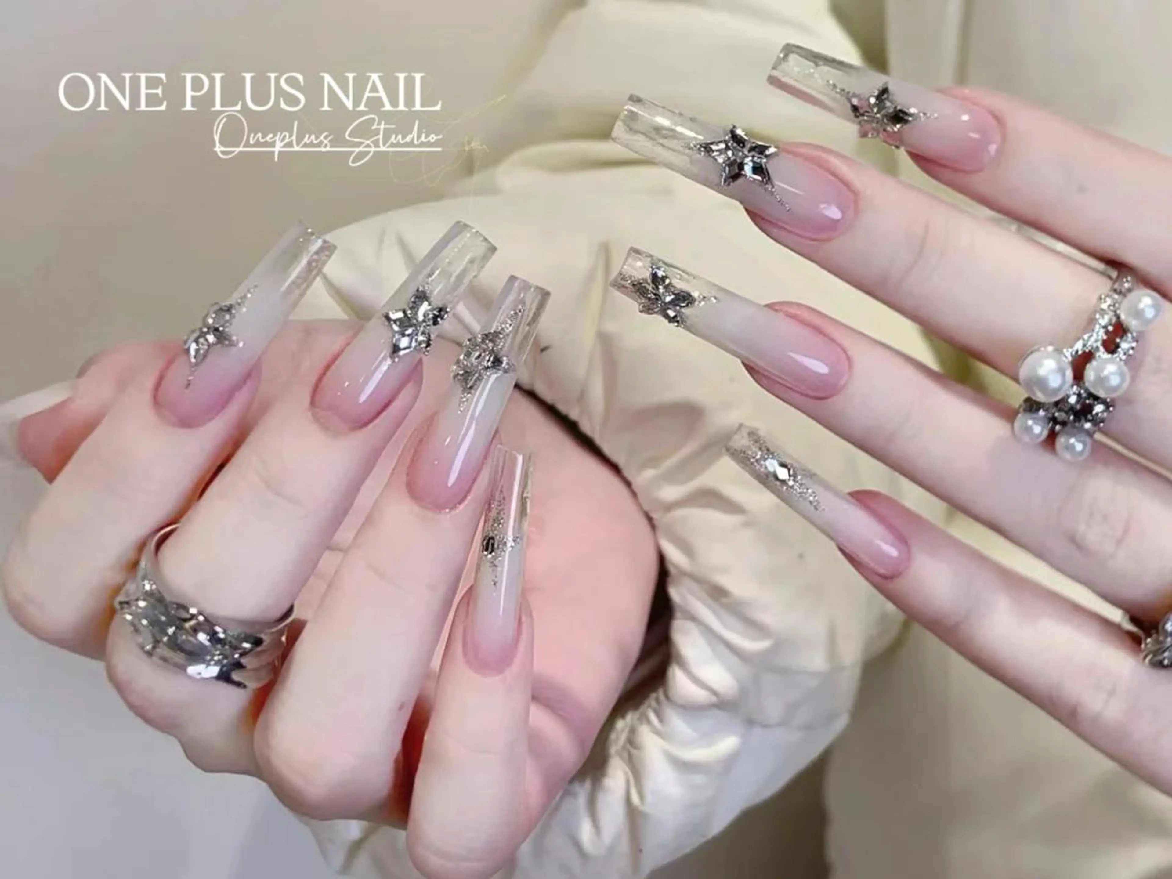ネイル アートネイル オーロラネイル ガーリー キラキラネイル 韓国ネイル One plus StudioNailのネイルデザイン