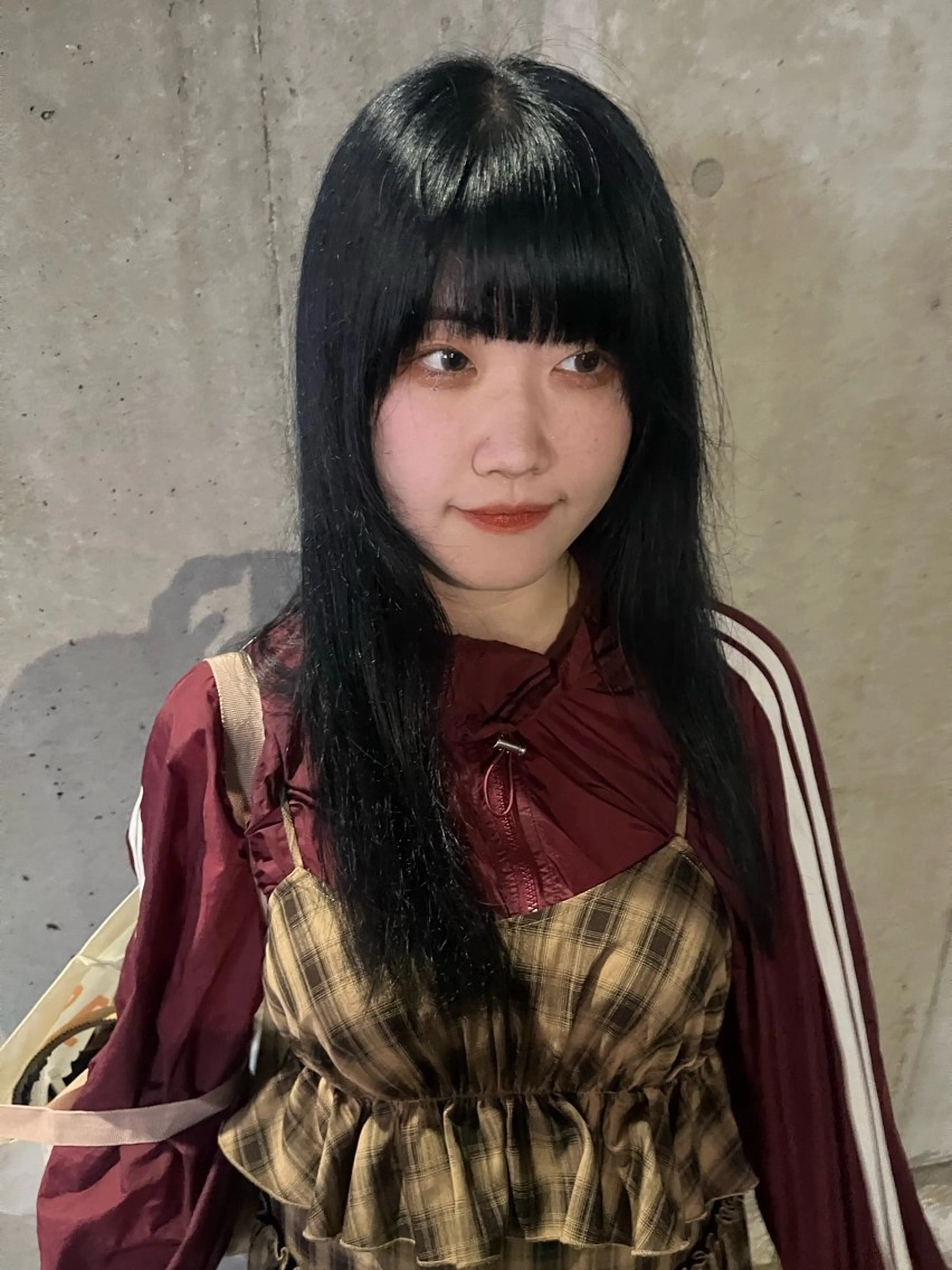 カラー 黒髪 ブルーカラー ブルーブラック 透明感カラー yura /レイヤーカットのヘアスタイル