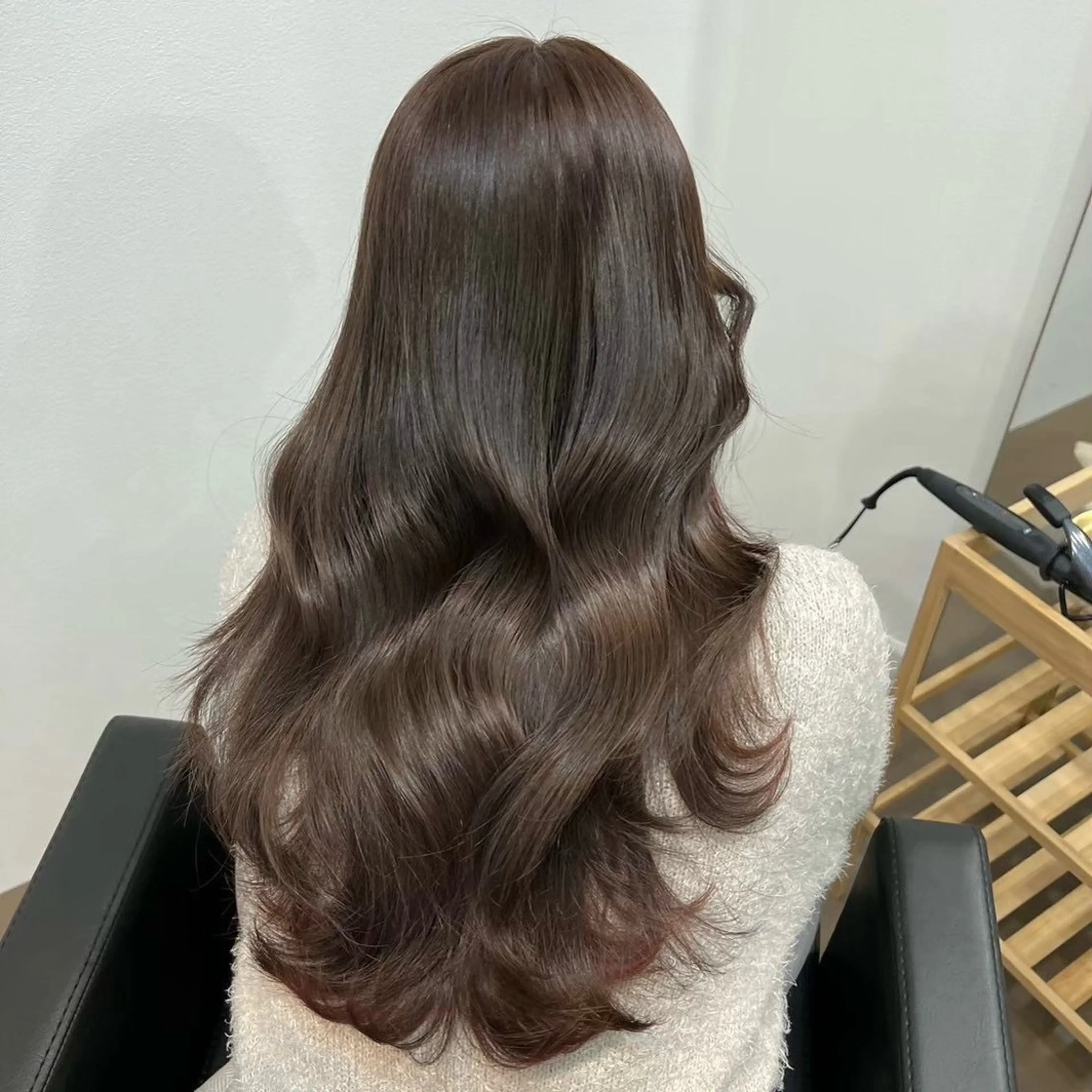 ロング 岡田 佳子のヘアスタイル