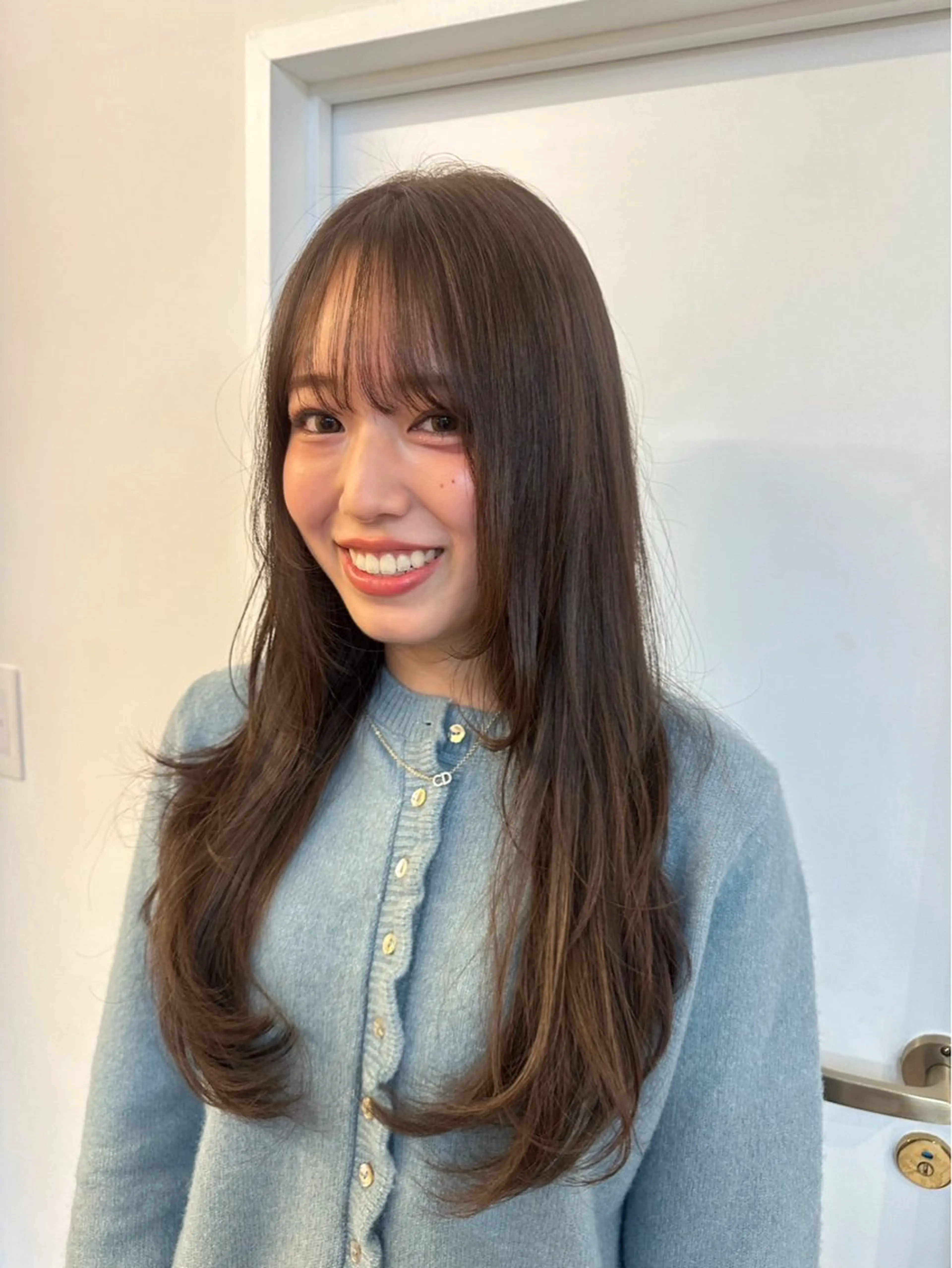 ロング カット オノ アイラのヘアスタイル