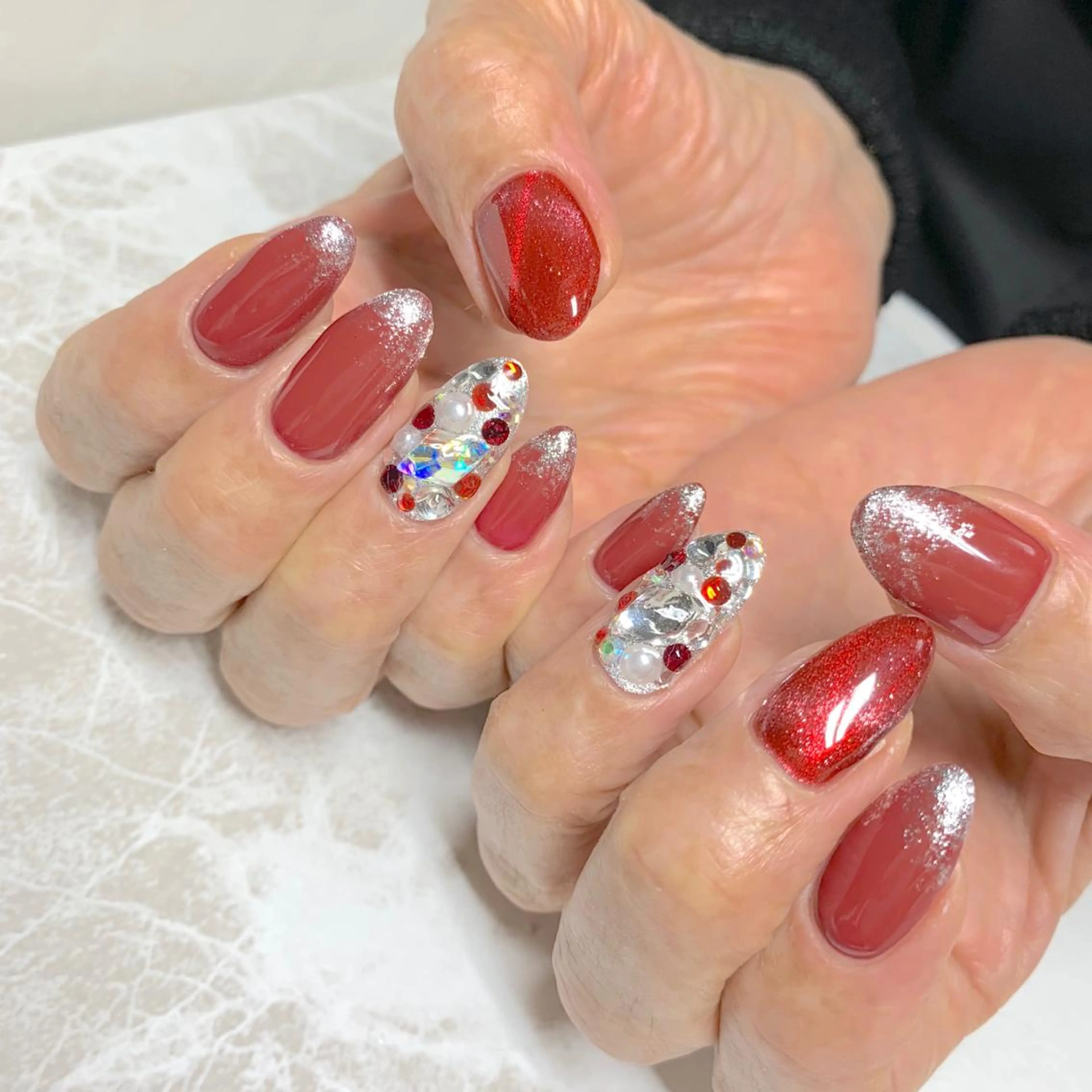 ネイル 赤色 冬ネイル クリスマス ハンドネイル ハンドケア LULU LIMAのネイルデザイン