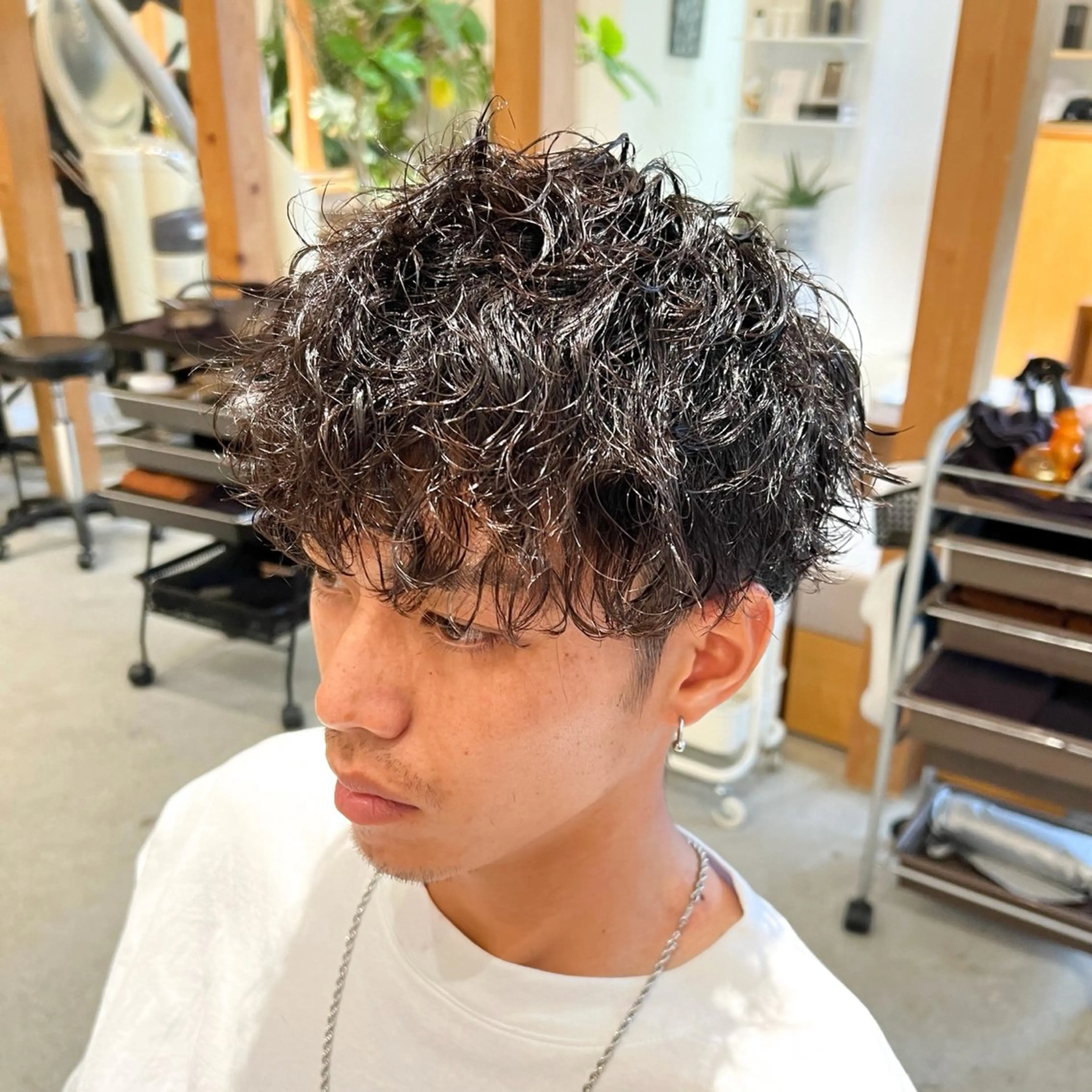 ショート パーマ メンズ マッシュ メンズパーマ ツイストスパイラルパーマ スパイラルパーマ 服部 雄輝のヘアスタイル