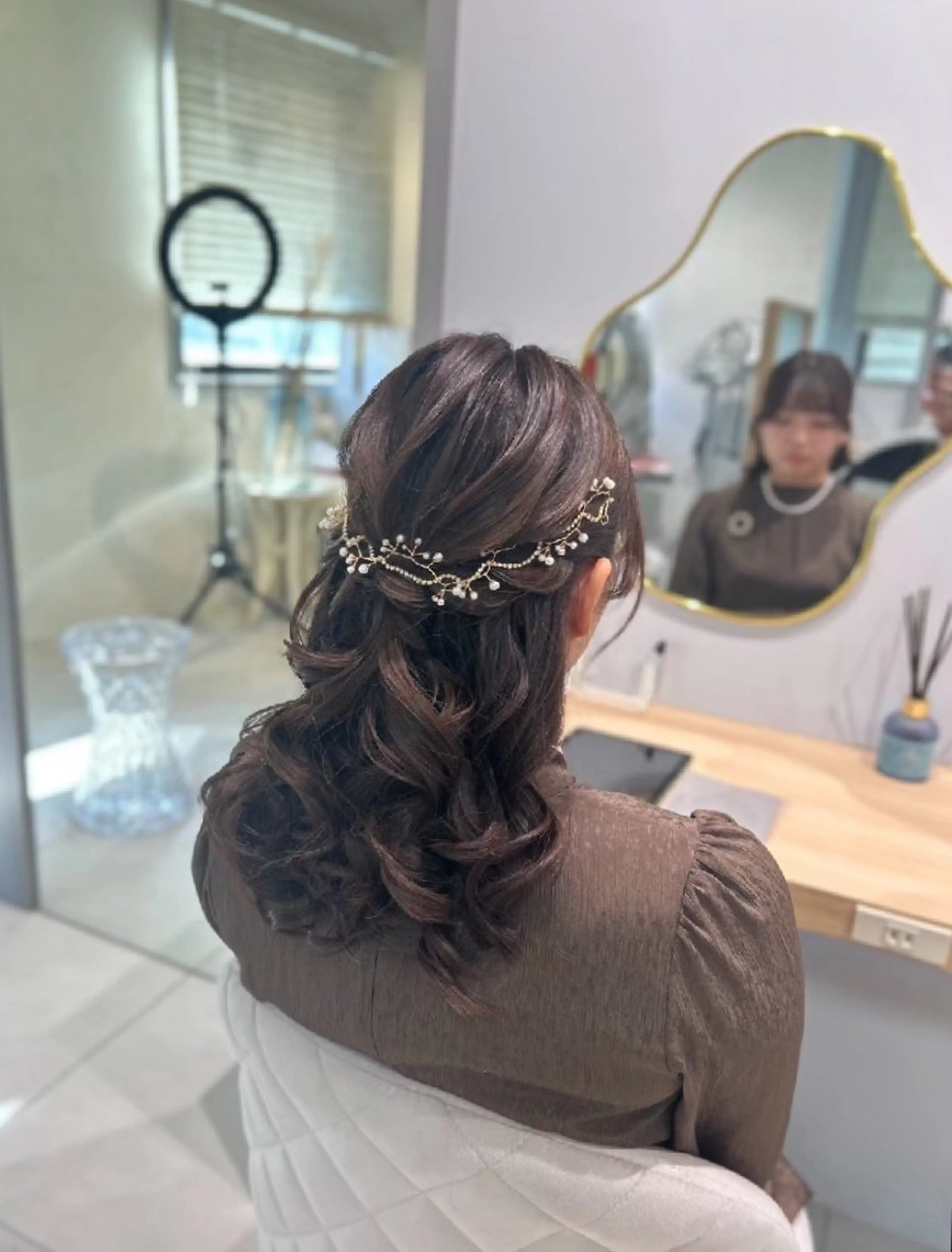 ミディアム ヘアアレンジ ハーフアップ ヘアセット あず🫧‪寒色カラー レイヤー/ヘアアレのヘアスタイル