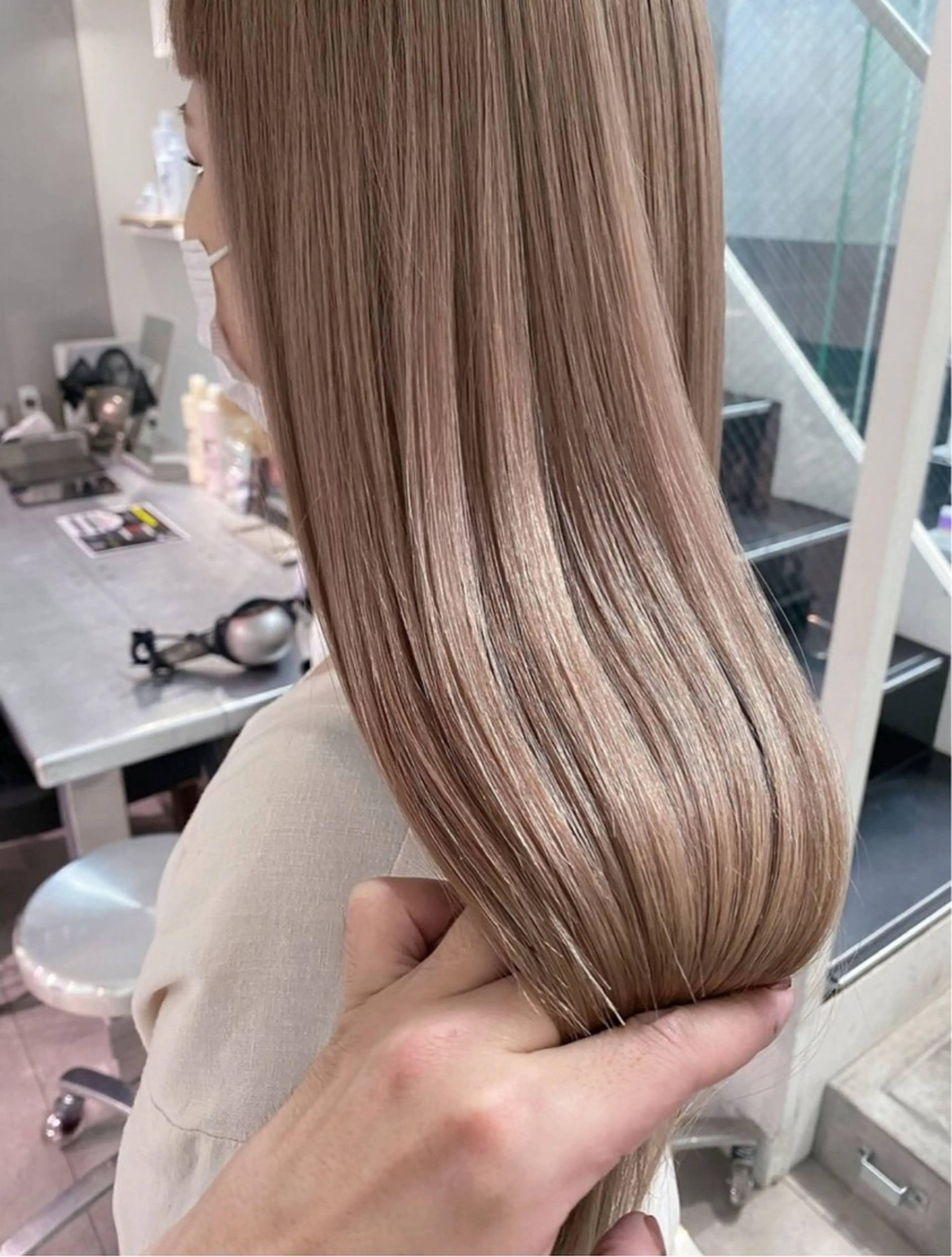 ロング カラー ベージュカラー ブリーチ ブラウンカラー ブラウンベージュ ヘアカラー トリートメント CHERIEブリーチ ダブルカラー　天神のヘアスタイル