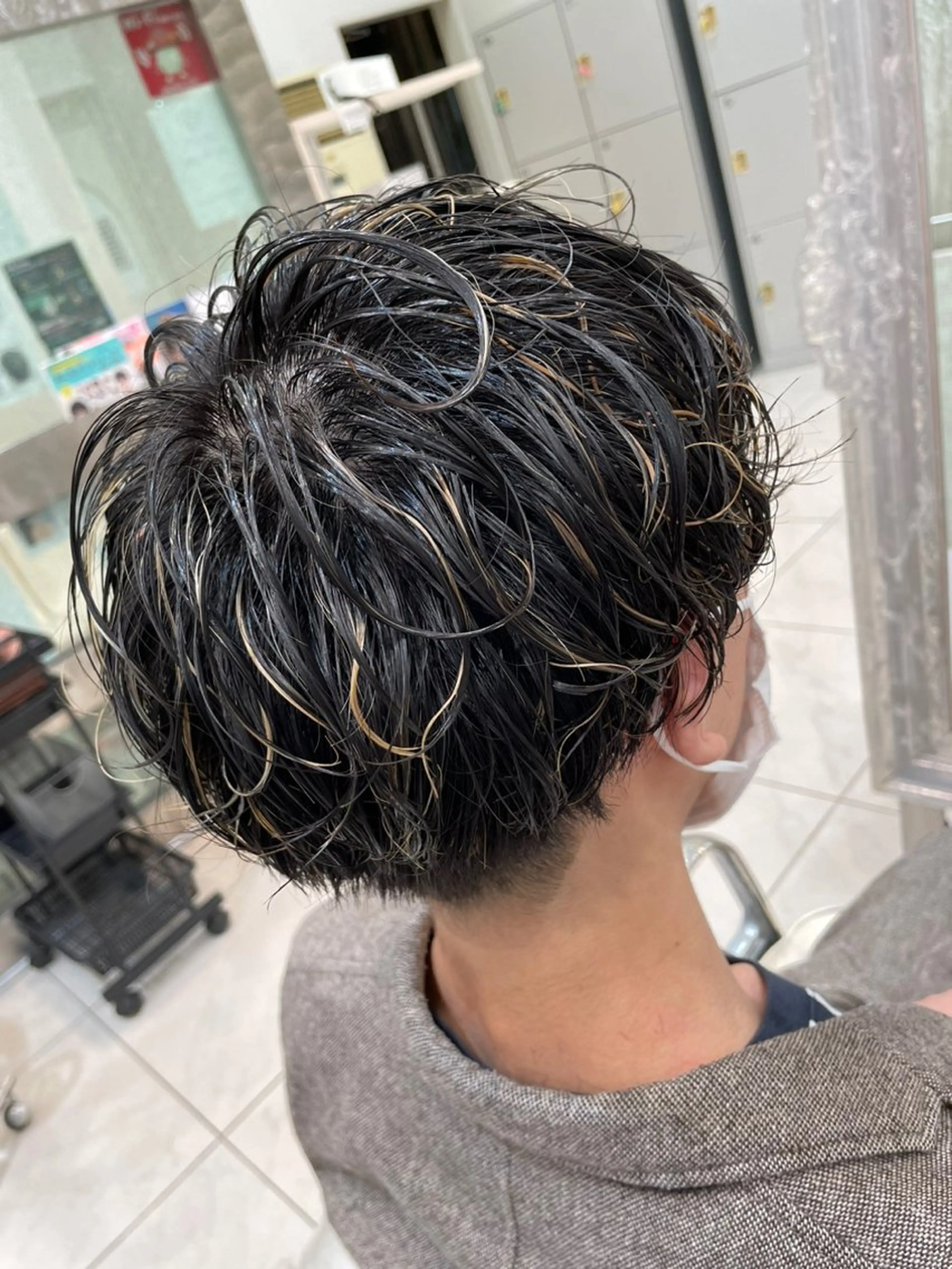 ショート パーマ メンズ メンズハイライト メンズパーマ ハイライト カット パーマ トップスタイリスト 石川みやびのヘアスタイル