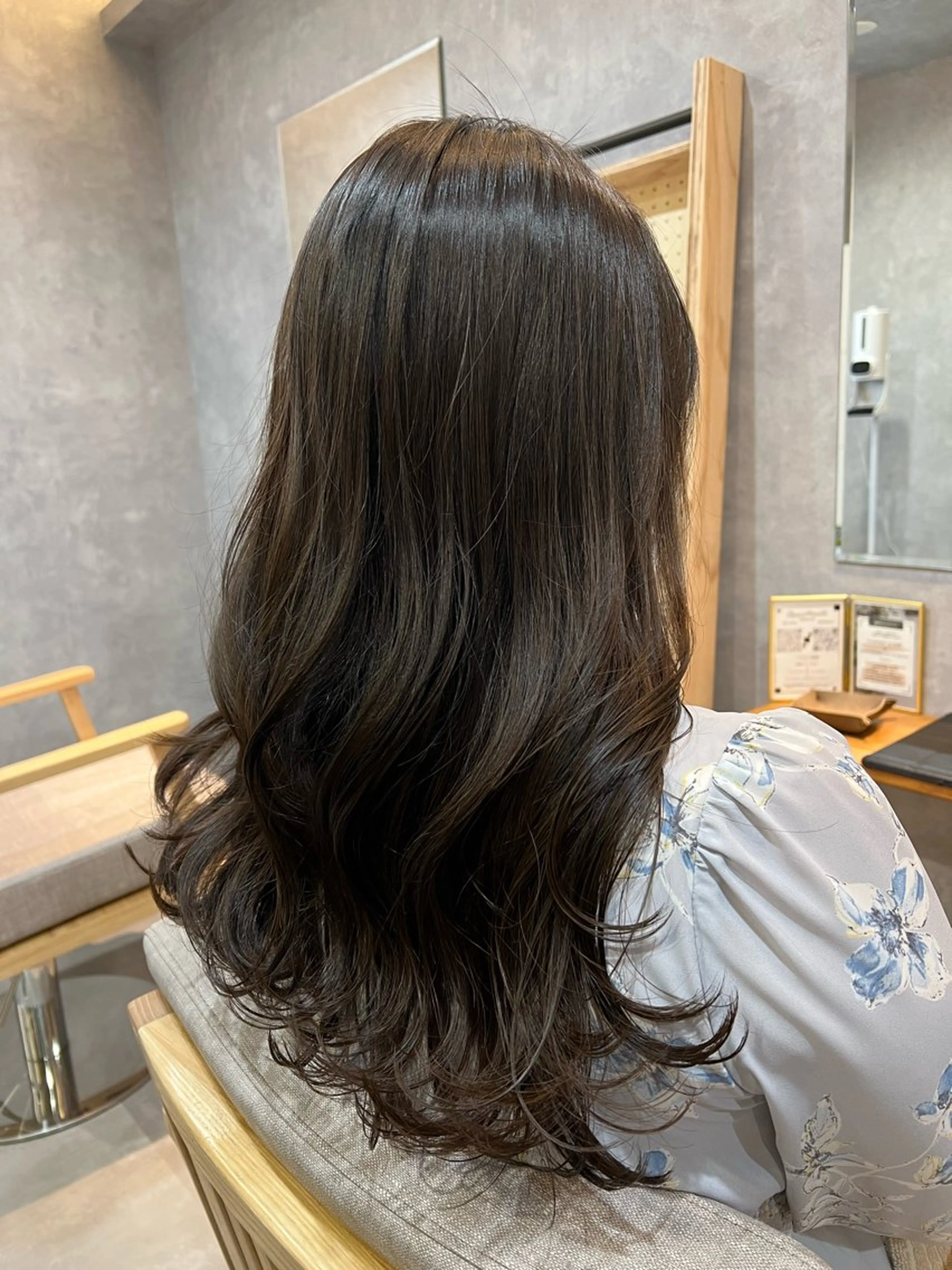 ロング カラー アッシュ ベージュカラー ブラウンカラー ケアカラー グレージュ 中村 ひなたのヘアスタイル