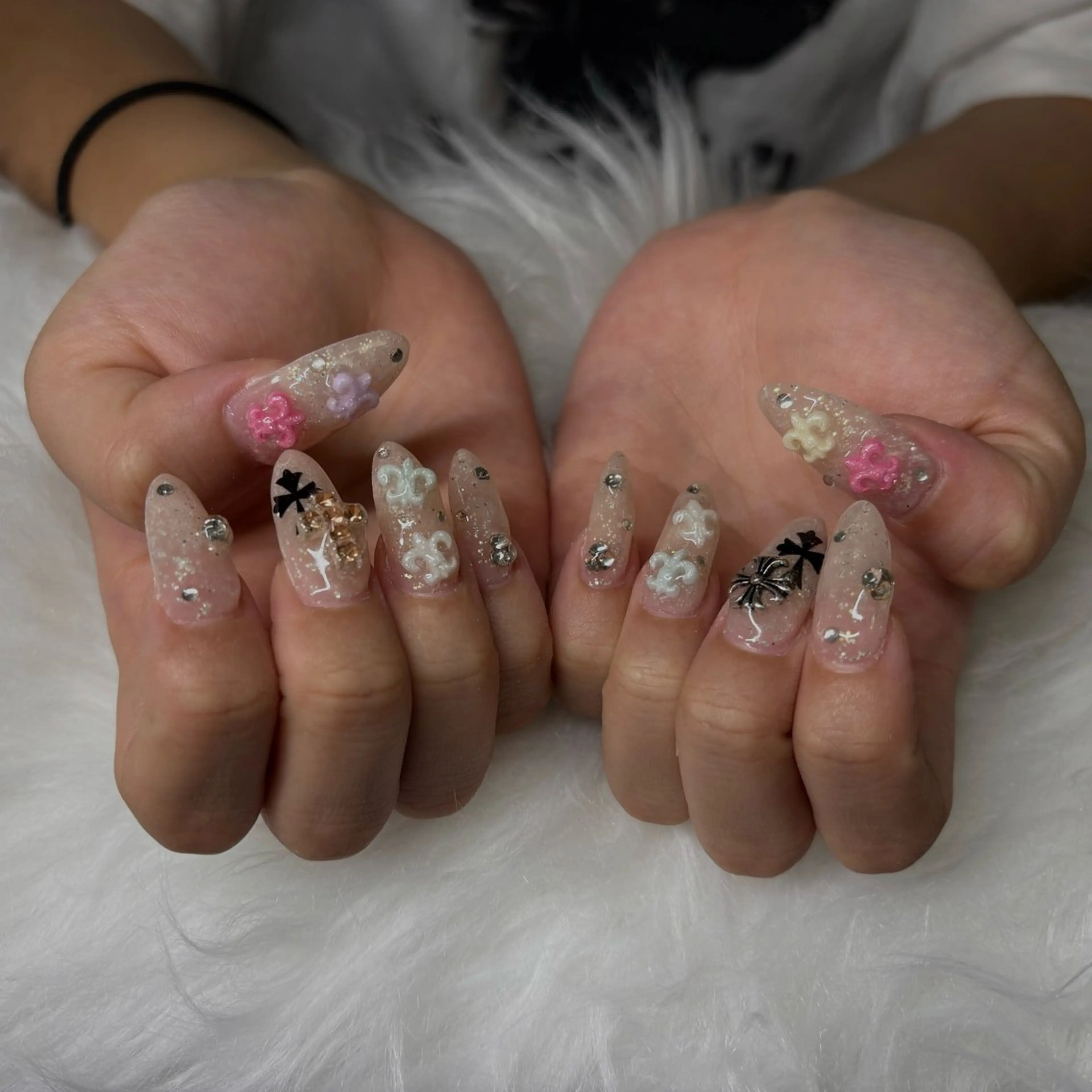 ネイル アートネイル 長さ出し フットネイル ハート キラキラネイル Vante梅田店所属・vante_aimi .パラジェル取扱店のネイルデザイン