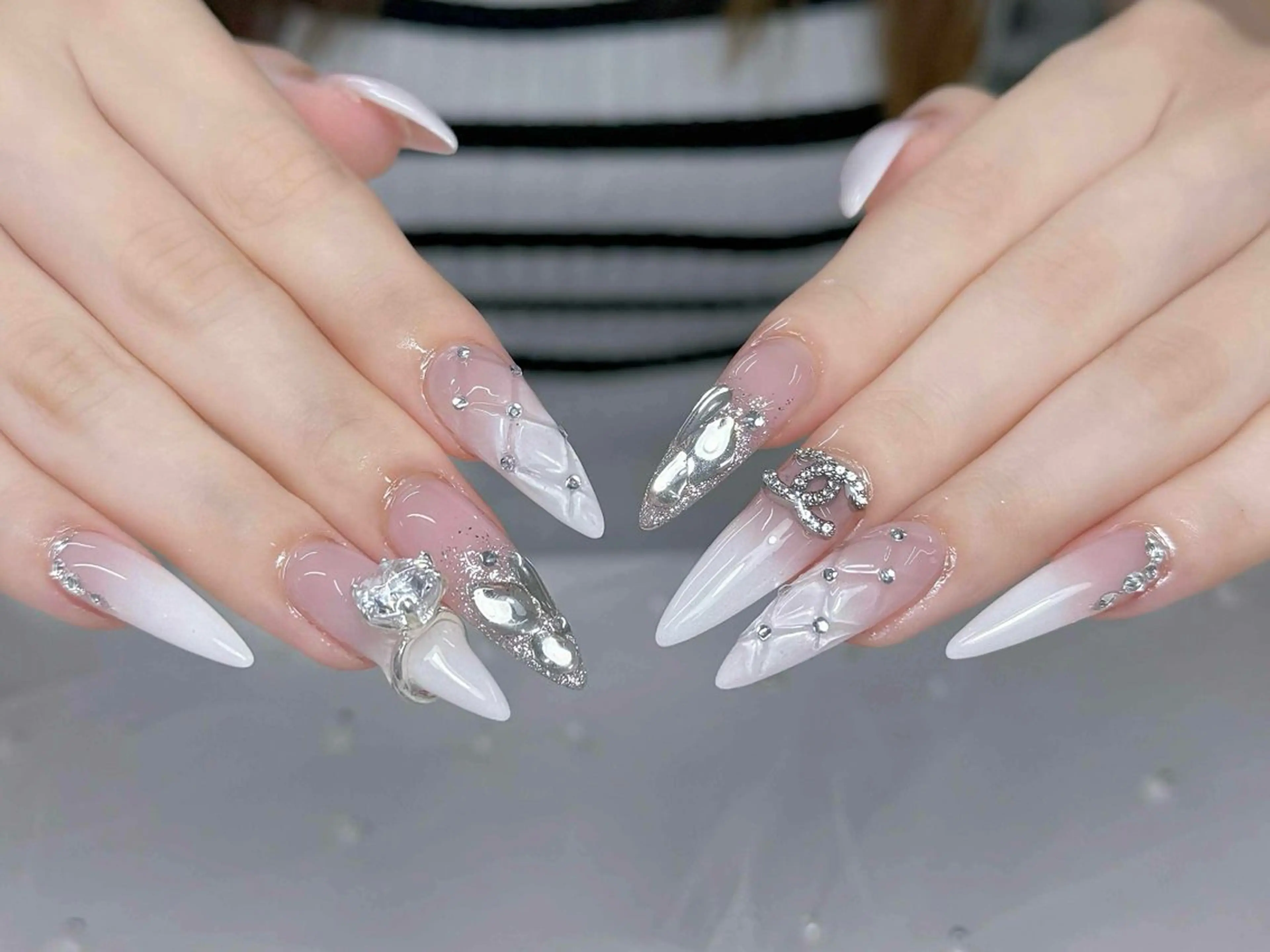 ネイル ハンドネイル ハンドケア Nova Nail Salonのネイルデザイン