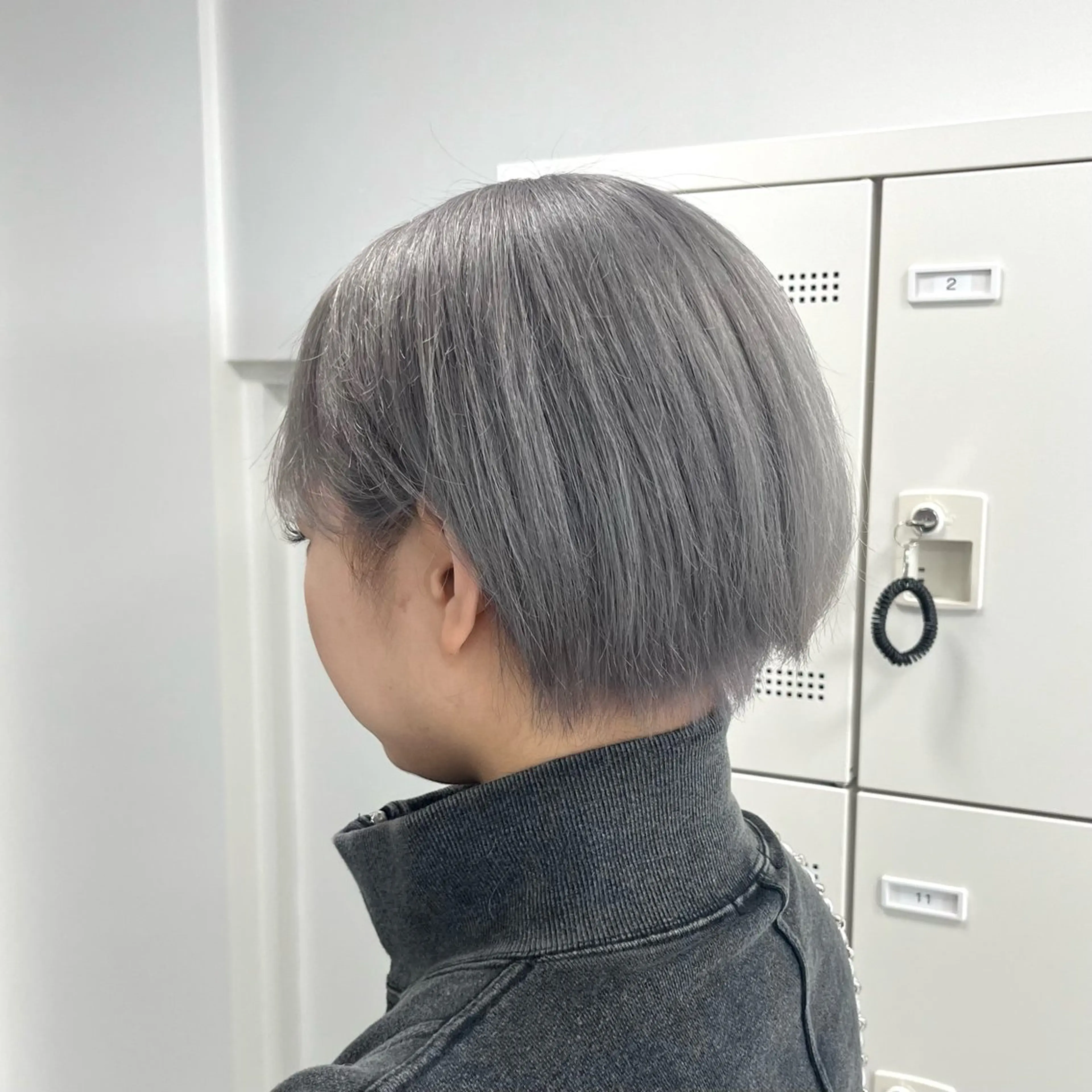 ショート カラー ベージュカラー 黒髪 ブリーチ ブルーカラー ブルーブラック ヘアカラー トリートメント 天神/ケアブリーチ/ 髪質改善/上質艶髪のヘアスタイル
