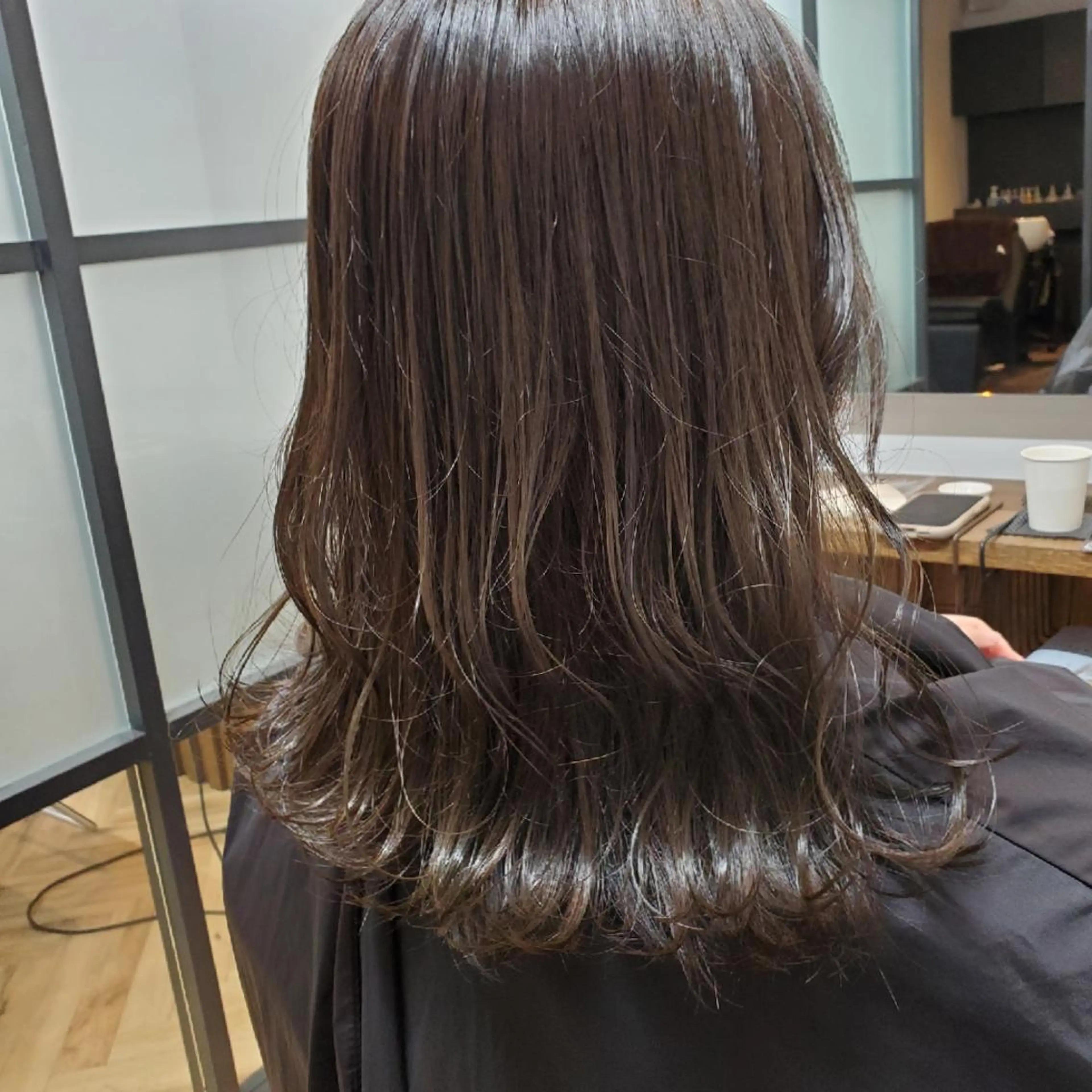 セミロング カラー グレージュ 手島 大貴のヘアスタイル