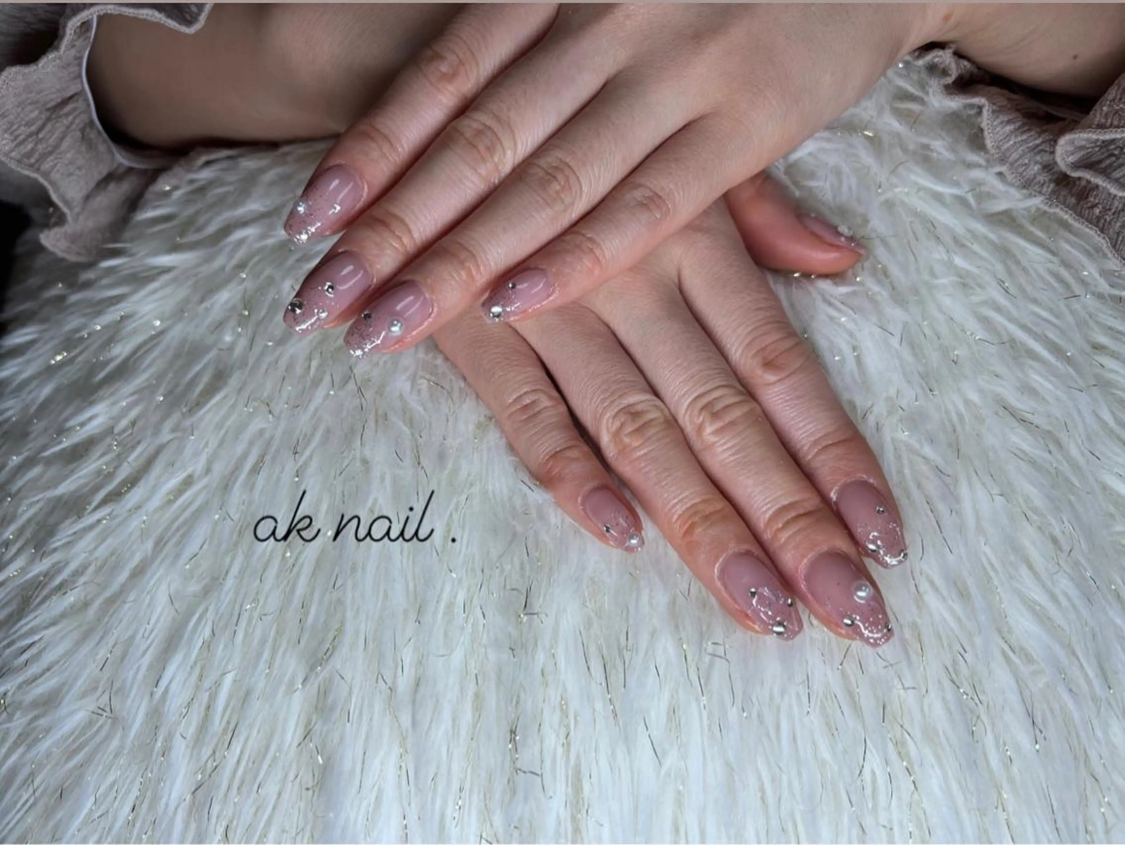 セミロング ネイル ワンホンネイル ak nail .のネイルデザイン