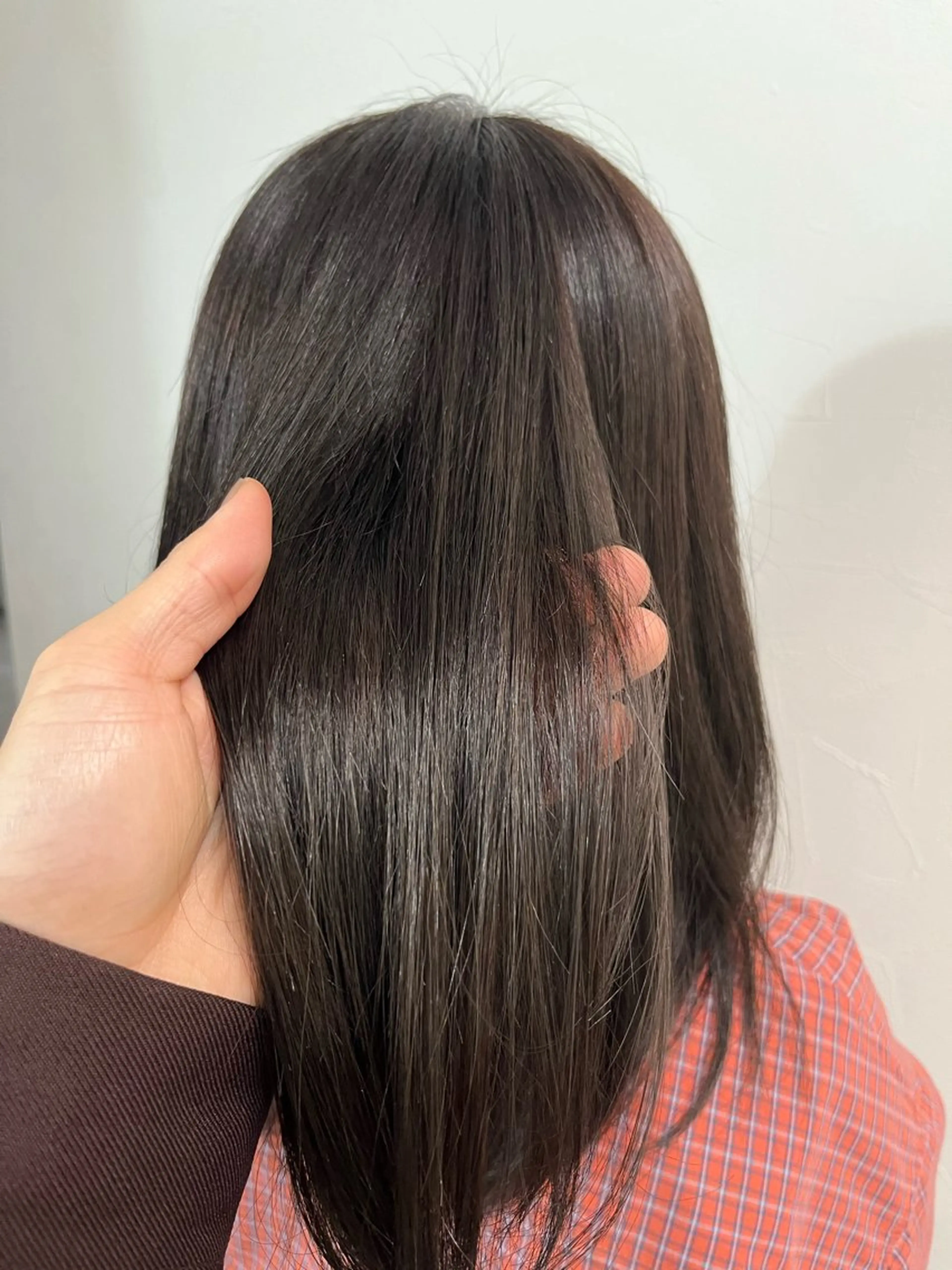 セミロング カラー グレージュ オリーブグレージュ オリーブグレー ヘアカラー 前野 祥太のヘアスタイル