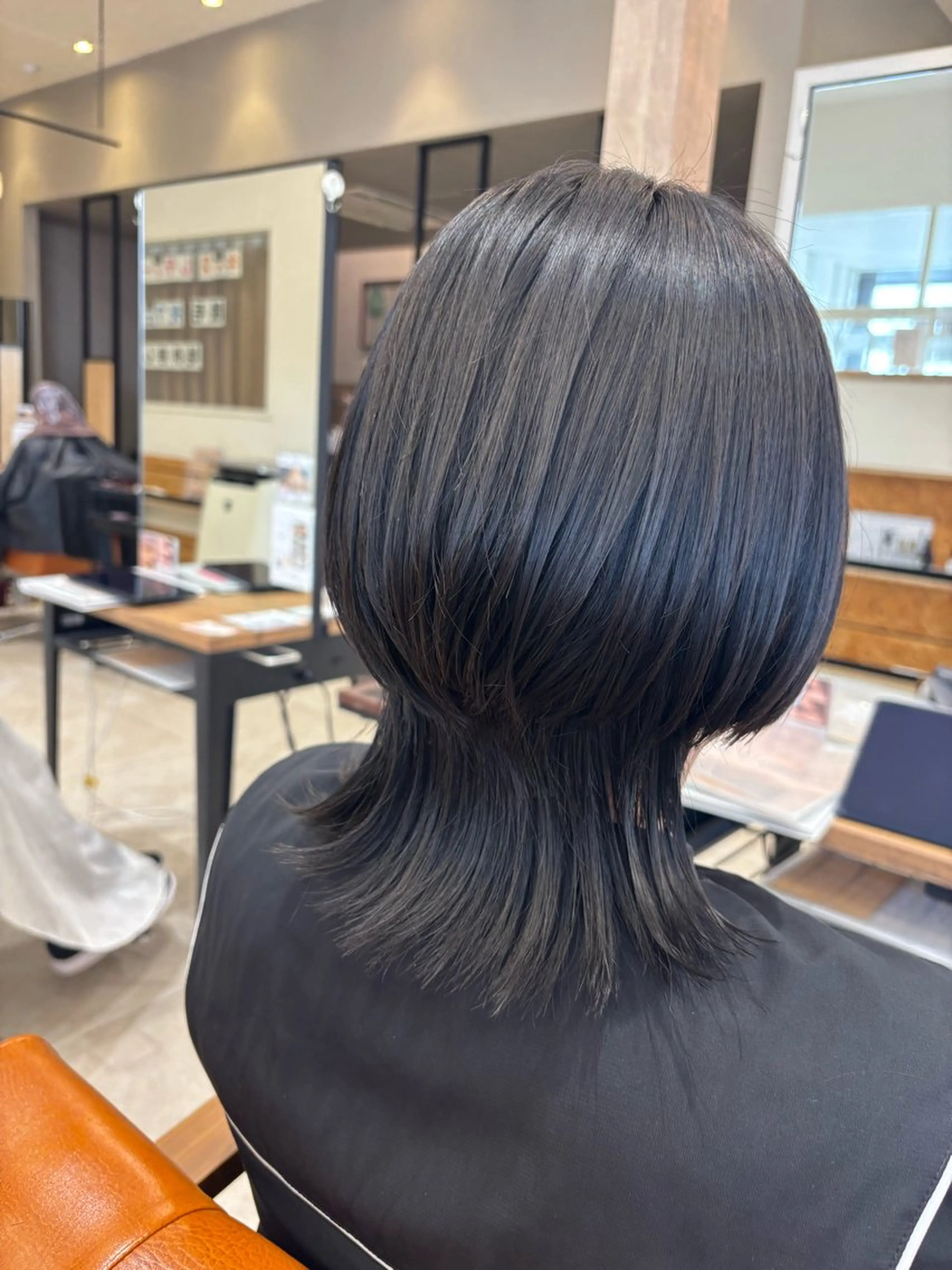セミロング 内山 亜紀のヘアスタイル