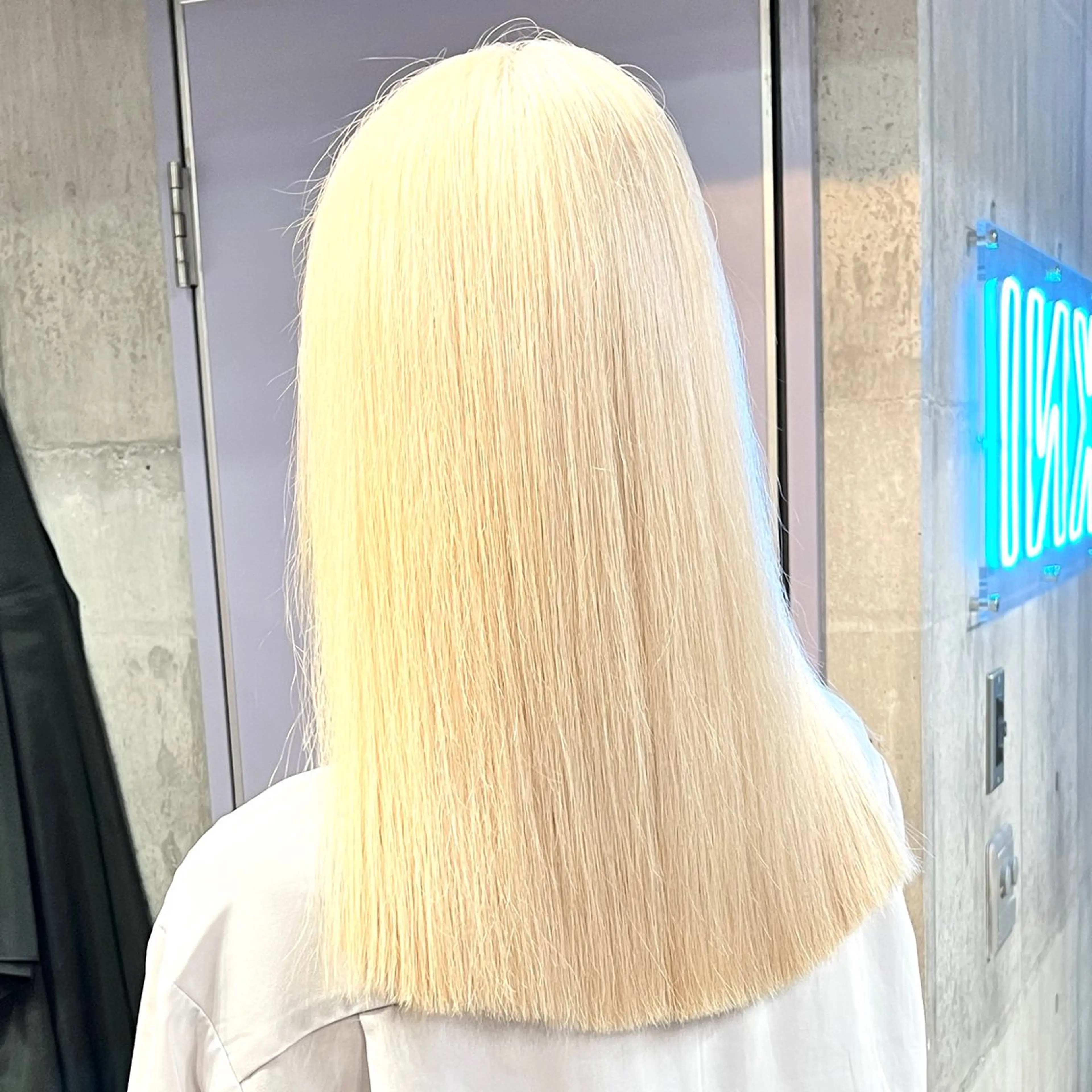 ミディアム カラー ブリーチ 抜きっぱなしブロンド ケアブリーチ ハイトーンカラー 縮毛矯正 ✨ブリーチ支持No1 複雑履歴修正/舘岡のその他イメージ