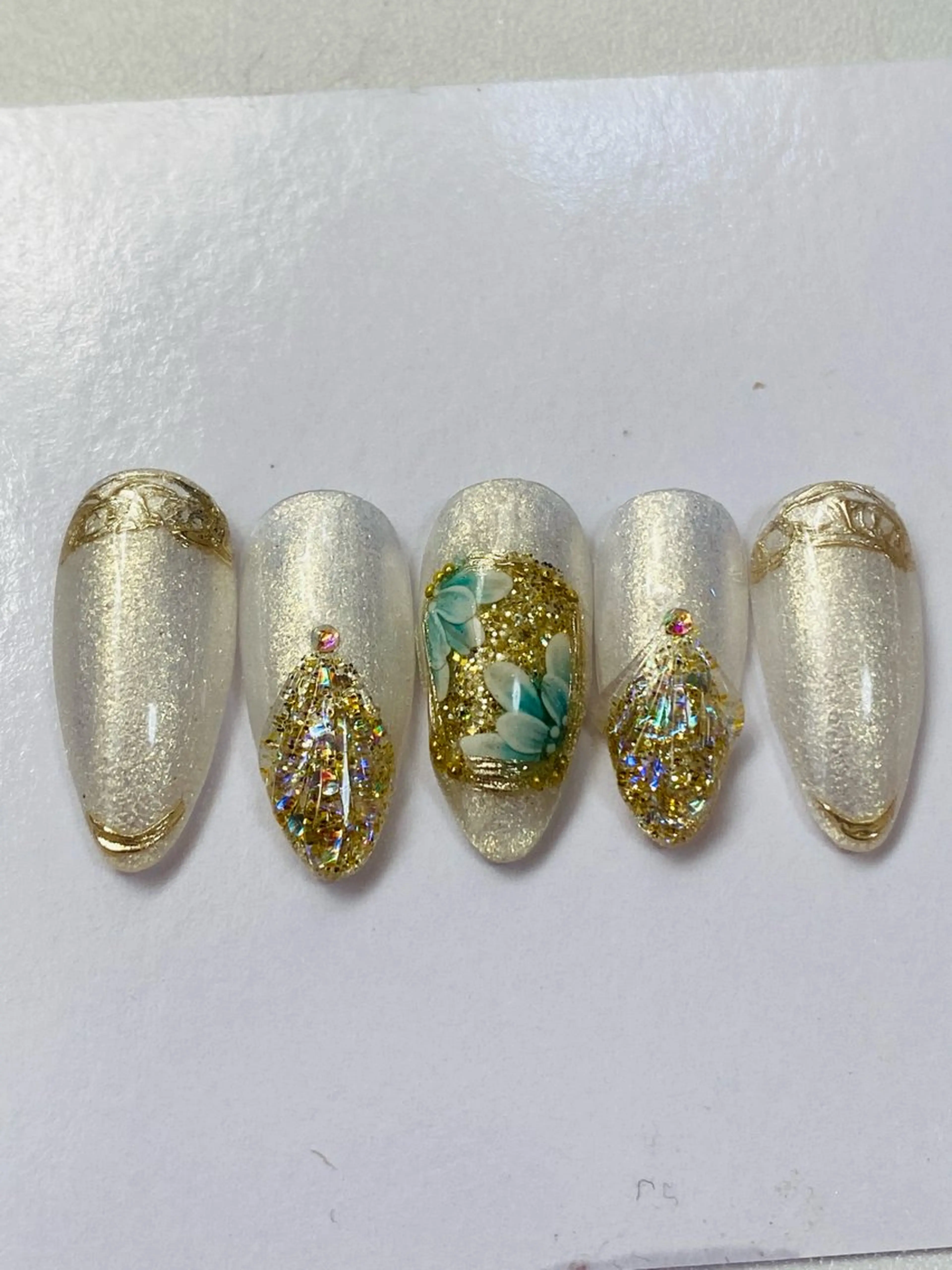 ネイル ゴールド 自宅ネイルサロン ♦️nuance♦️のネイルデザイン