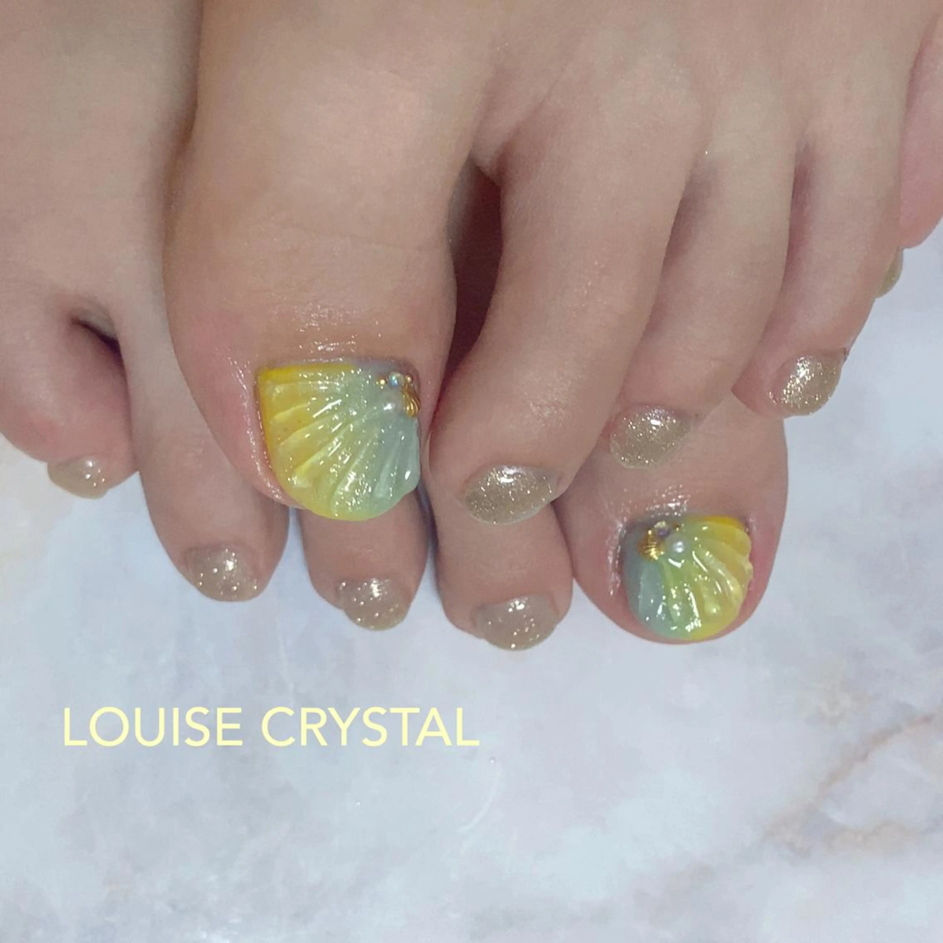 ネイル フットネイル LOUISE CRYSTALのネイルデザイン