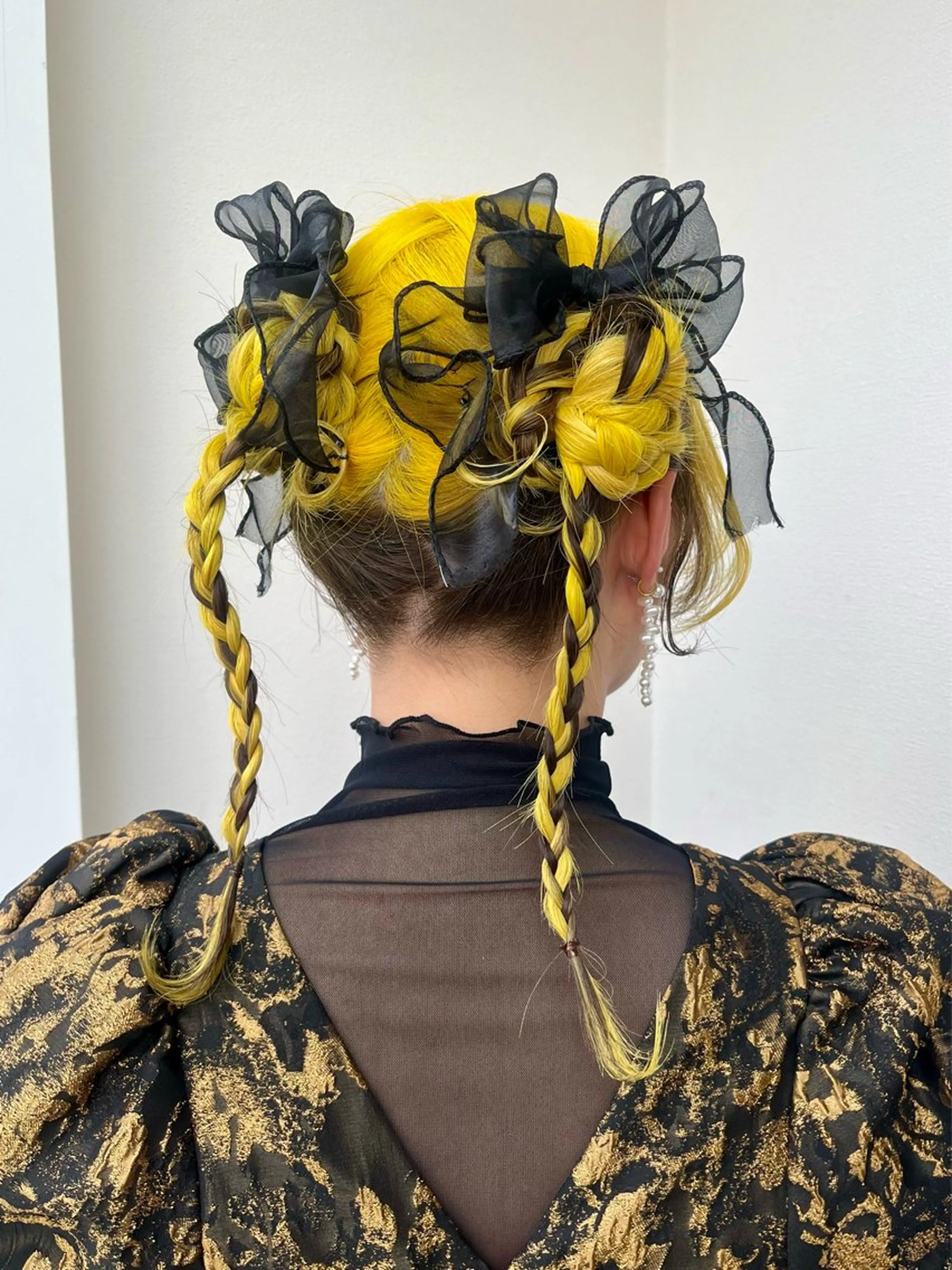 ミディアム カラー ヘアアレンジ 結婚式・ブライダル デザインカラー ヘアセット 派手髪デザインカラー ヒロカのヘアスタイル