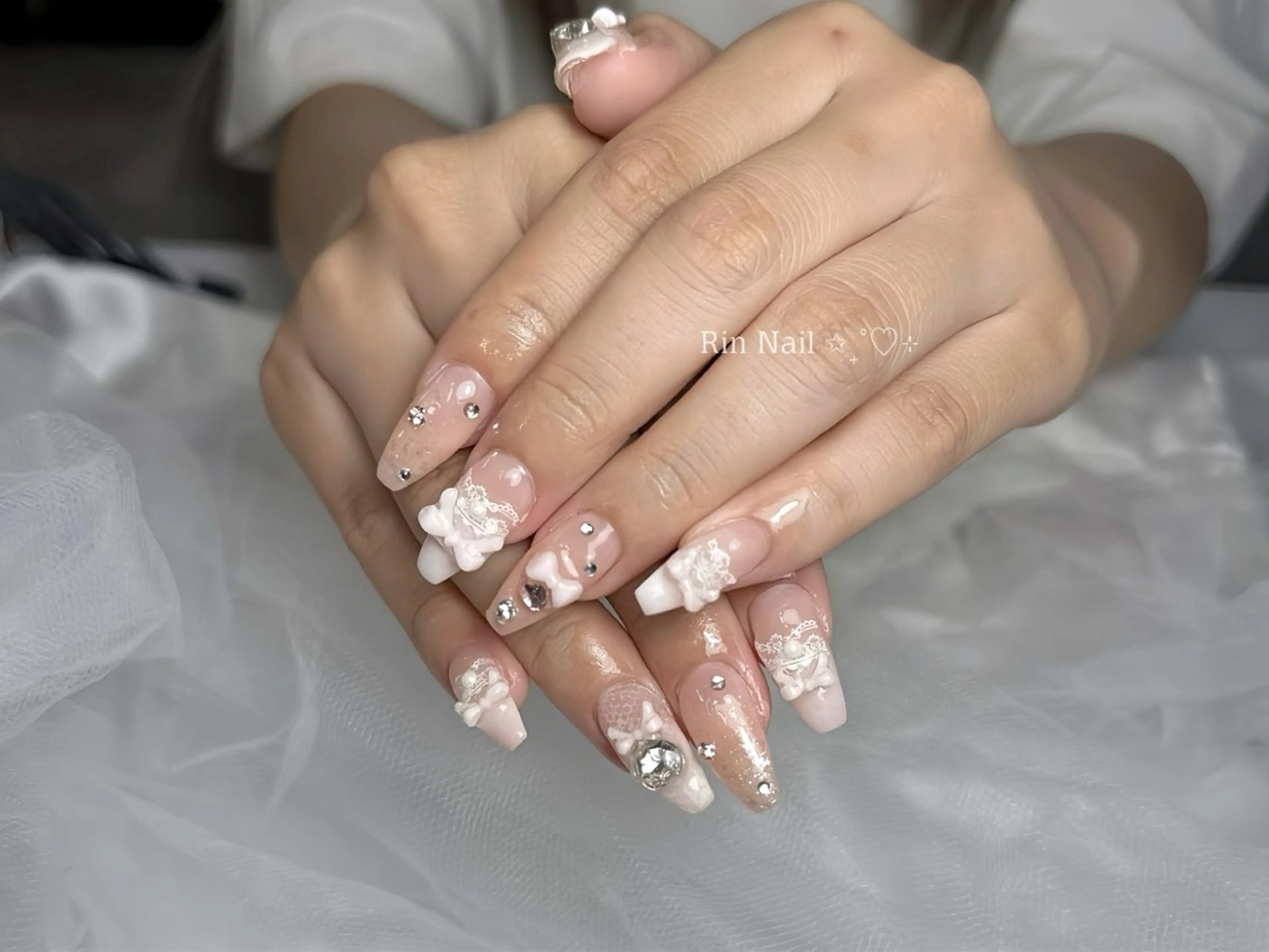 ネイル ボルドー フレンチネイル グラデーション キラキラネイル 韓国ネイル ハンドネイル Rin Nail Shinokuboのネイルデザイン