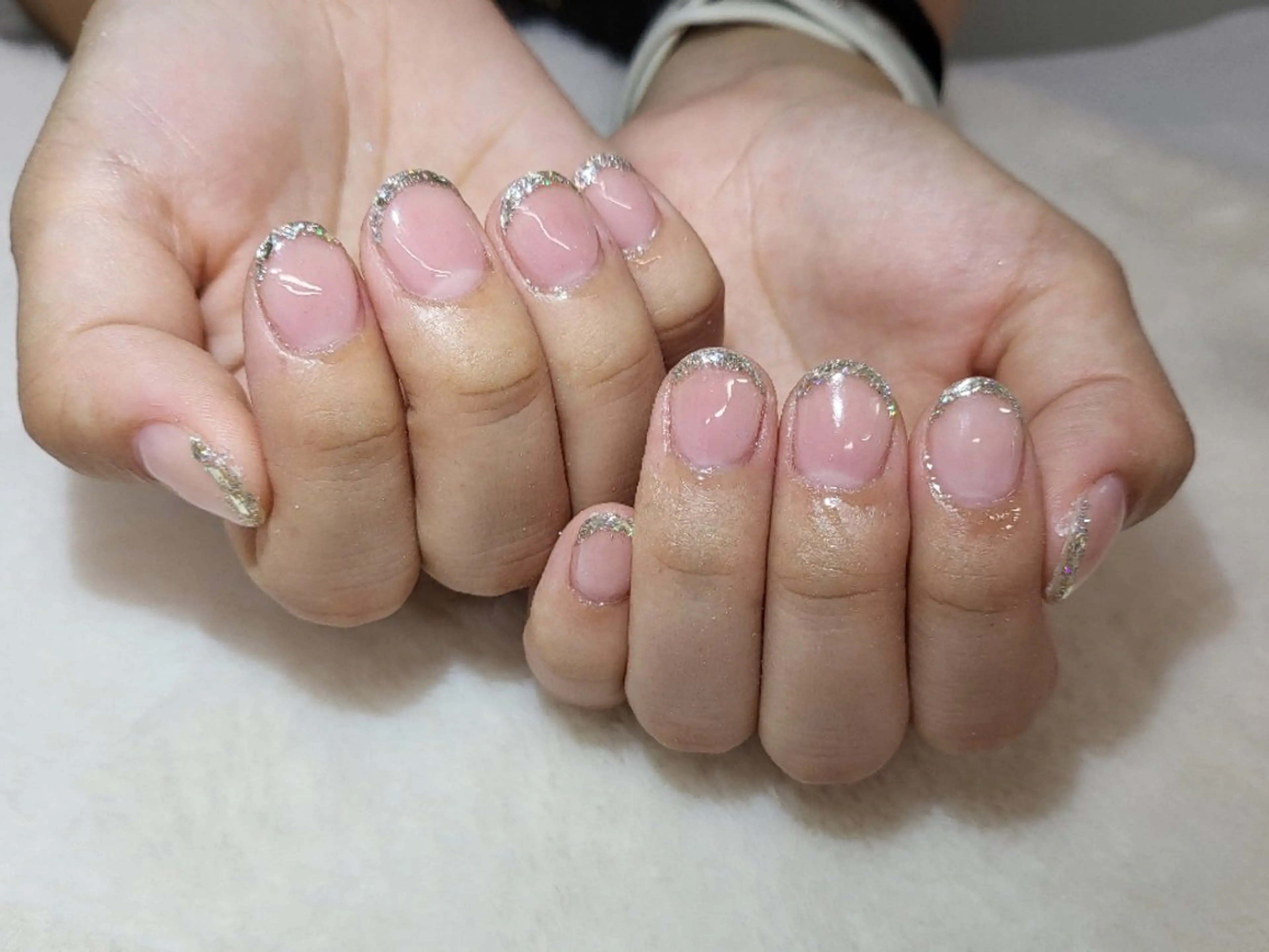 ネイル フレンチネイル ガラスフレンチ キラキラネイル シルバー シンプルネイル ハンドネイル ハンドケア 心斎橋Salon Epokkuのネイルデザイン