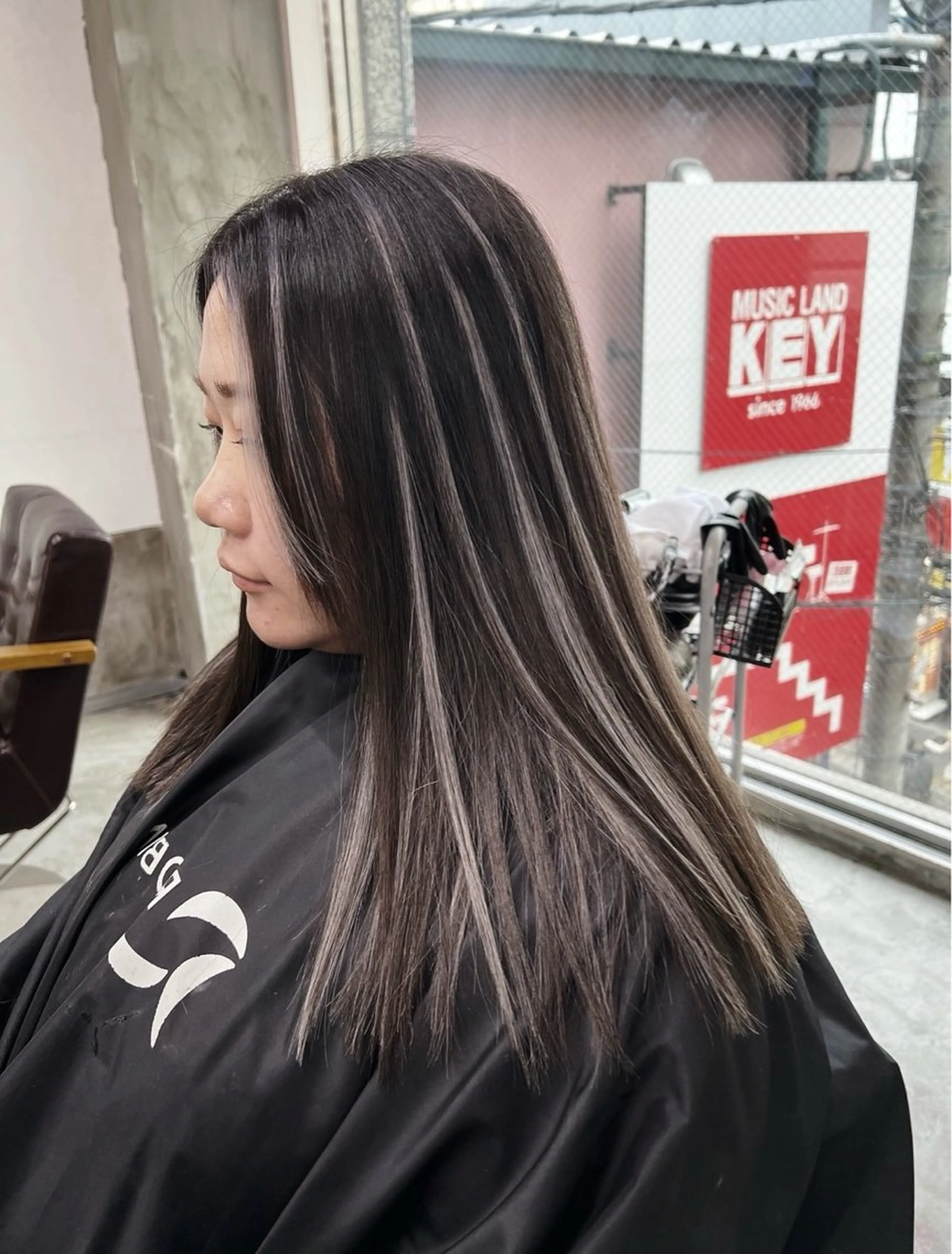 セミロング カラー ダークグレー ダークグレージュ グレージュ ハイライトカラー ハイライト ヘアカラー トリートメント ROBIN所属・指名数No.1 /NAOYAのヘアスタイル