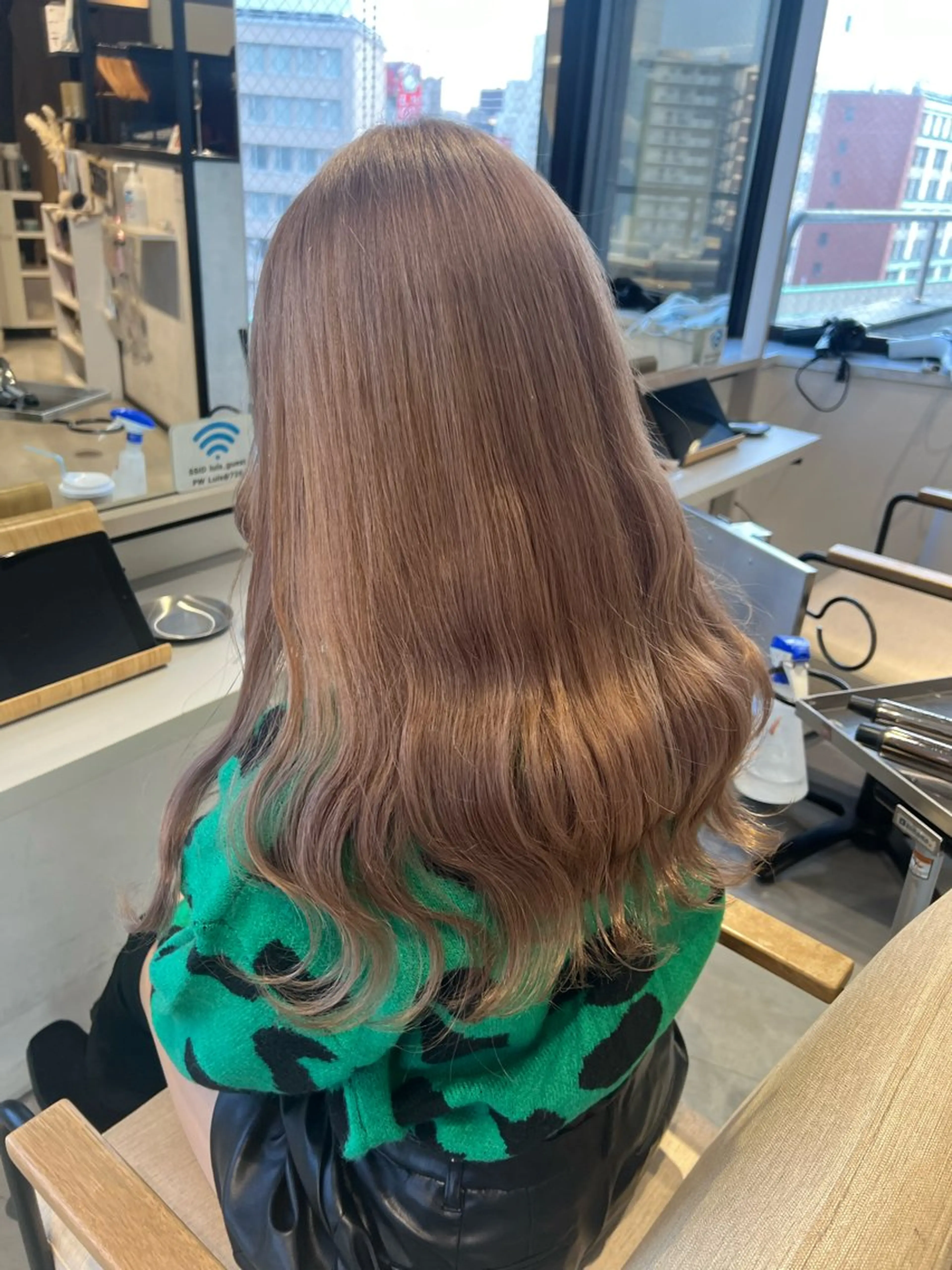 ミディアム デザイン🥇複雑履歴 ハイトーン特化のヘアスタイル