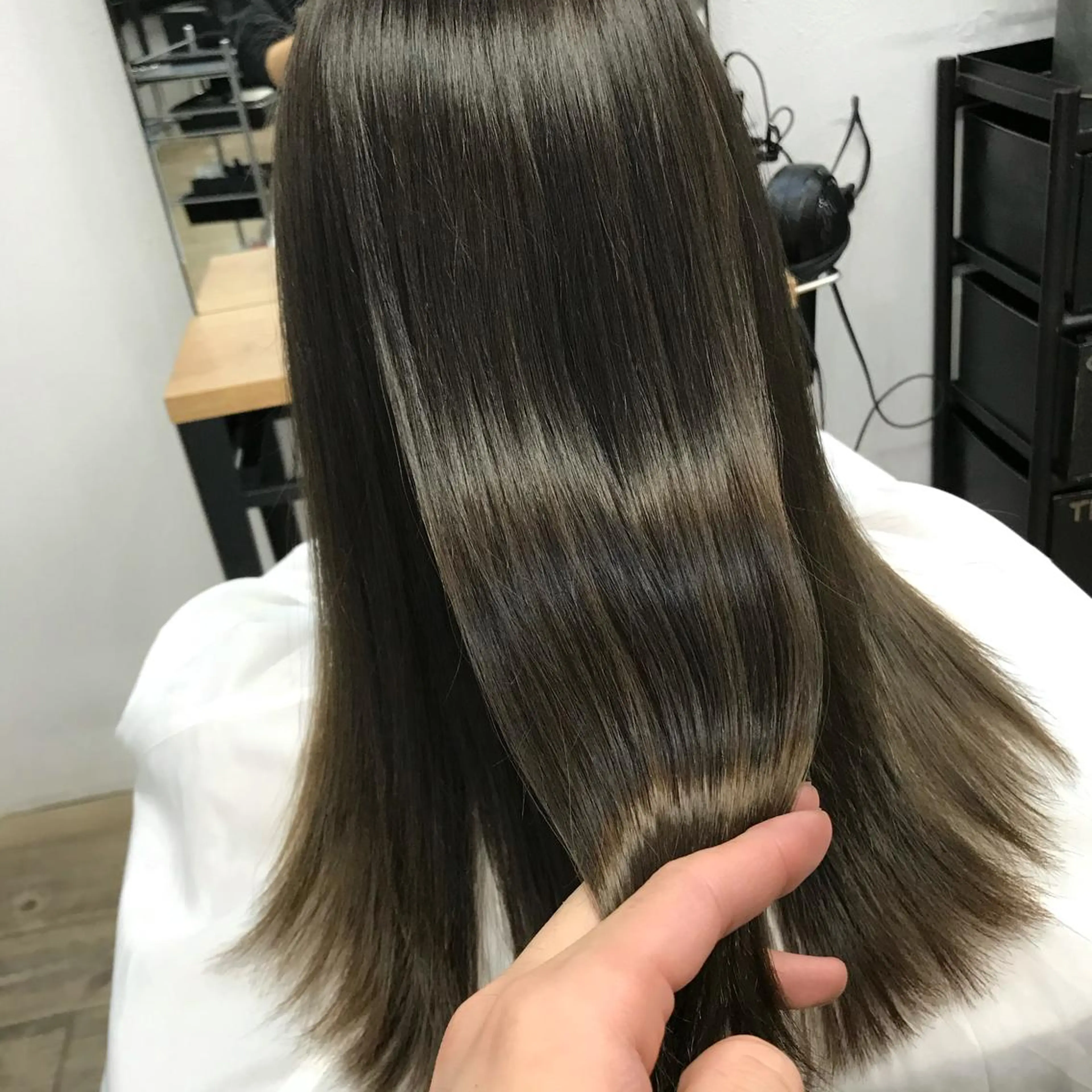 セミロング カラー トリートメント ブリーチダブルカラー 【koide】のヘアスタイル